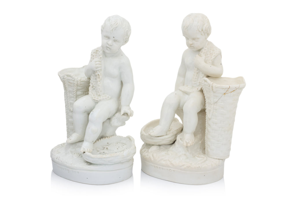 A GROUP OF ASSORTED EUROPEAN PORCELAIN ITEMS
