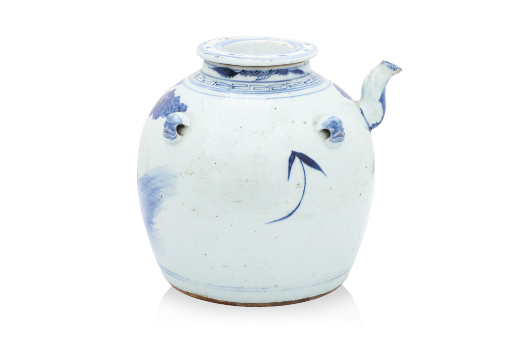 A BLUE AND WHITE PORCELAIN TEAPOT AND COVER