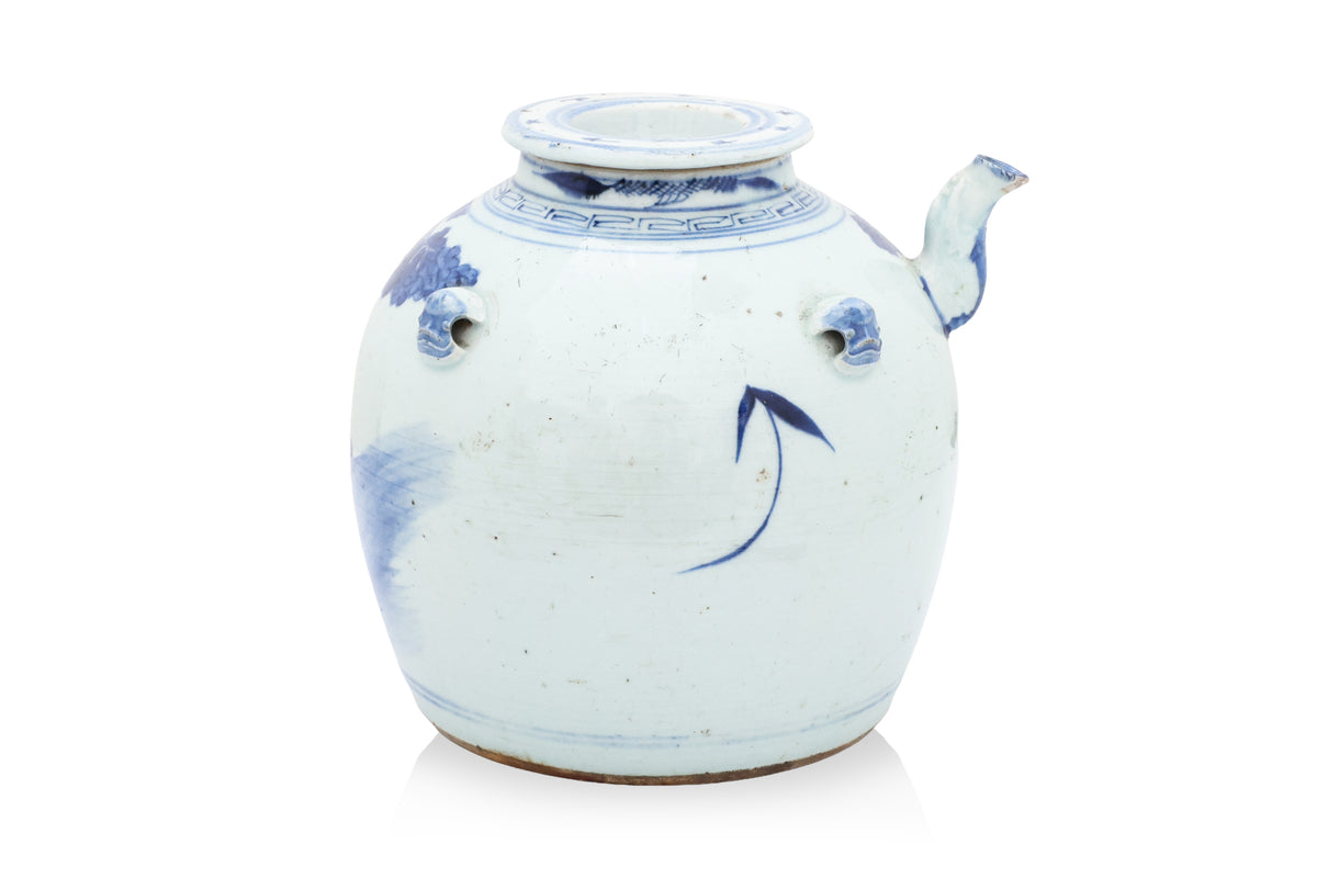 A BLUE AND WHITE PORCELAIN TEAPOT AND COVER