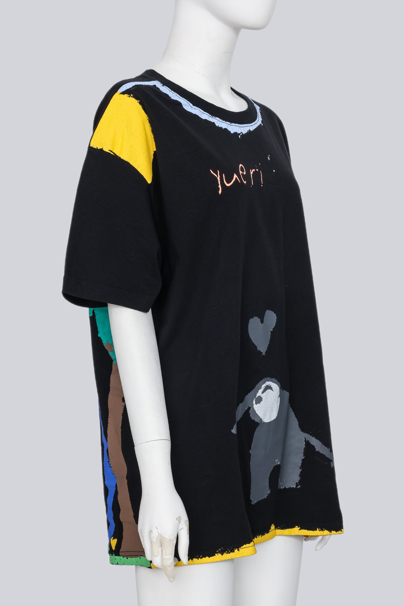 VETEMENTS - A BLACK GRAPHIC T-SHIRT