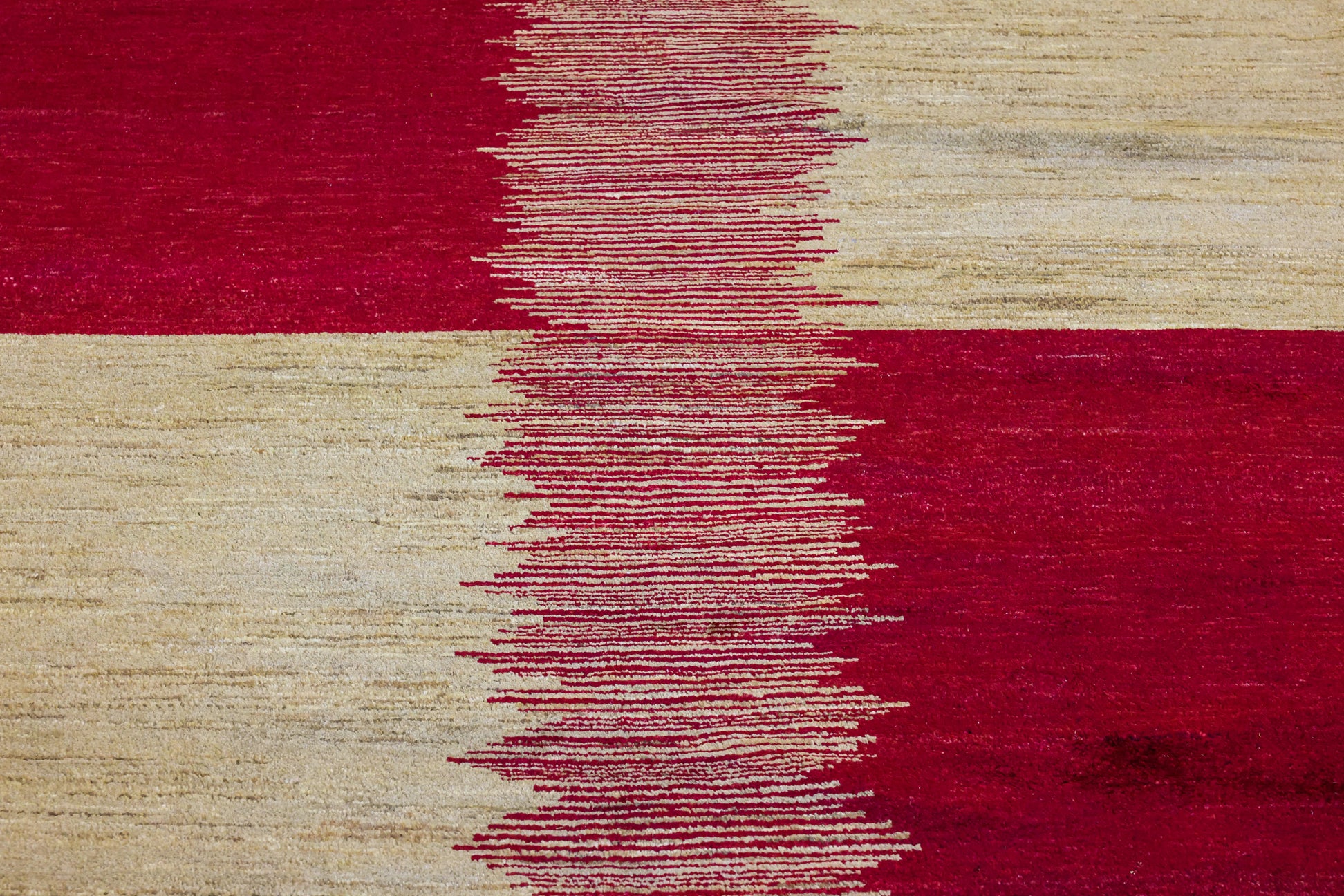 A CONTEMPORARY ZOLLANVARI RUG (243 x 154)