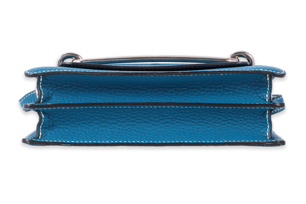 AN HERMÈS BLUE COLVERT ROULIS 23