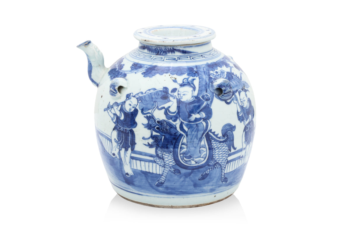 A BLUE AND WHITE PORCELAIN TEAPOT AND COVER