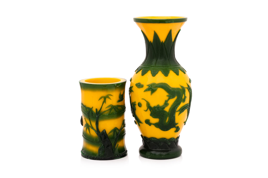A YELLOW AND GREEN OVERLAY PEKING GLASS VASE AND BRUSH POT