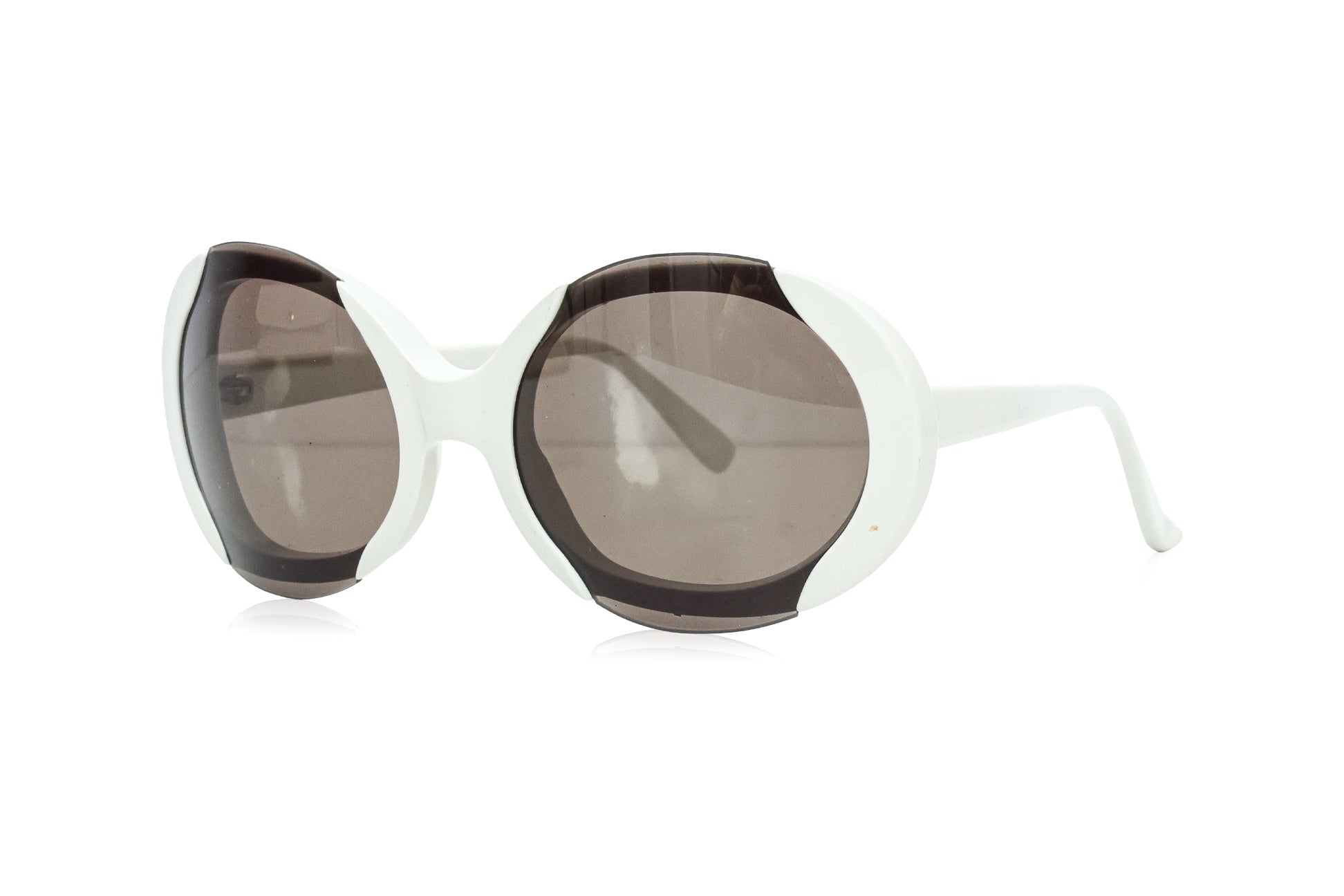 MARNI - A PAIR OF WHITE ROUND SUNGLASSES