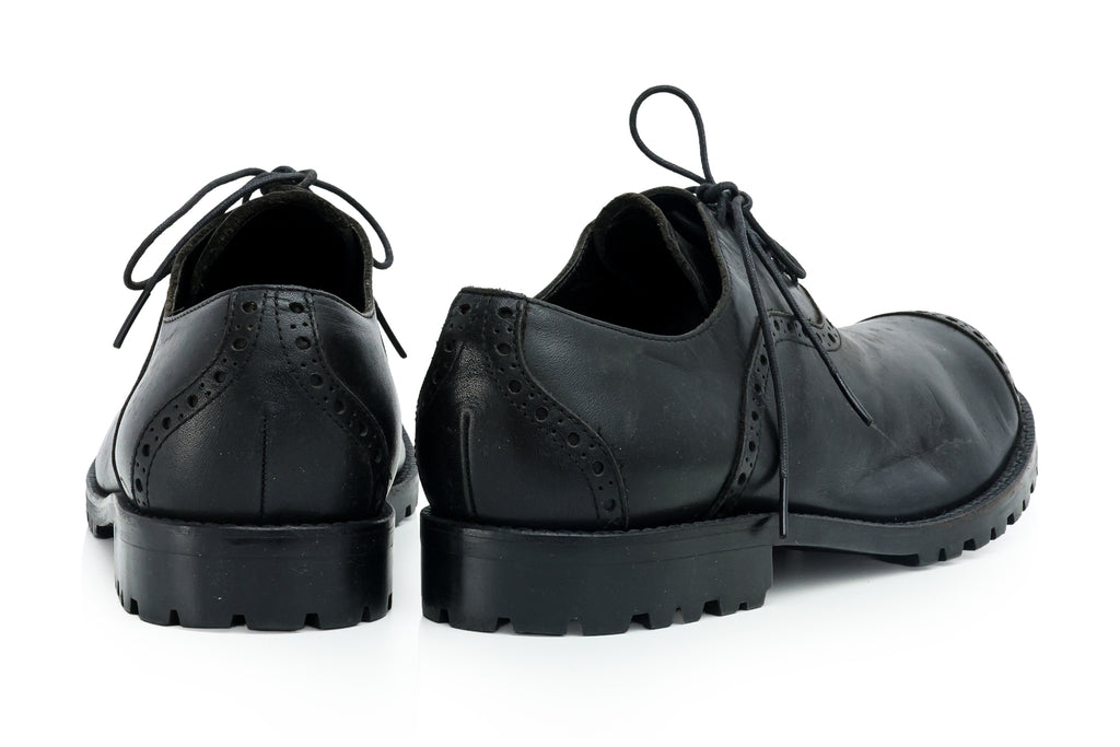 COMME DES GARÇONS HOMME PLUS - A PAIR OF BLACK LEATHER LACE-UP SHOES