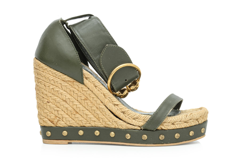ALEXANDER MCQUEEN - A PAIR OF OLIVE GREEN LEATHER STUDDED ESPADRILLE WEDGE SANDALS