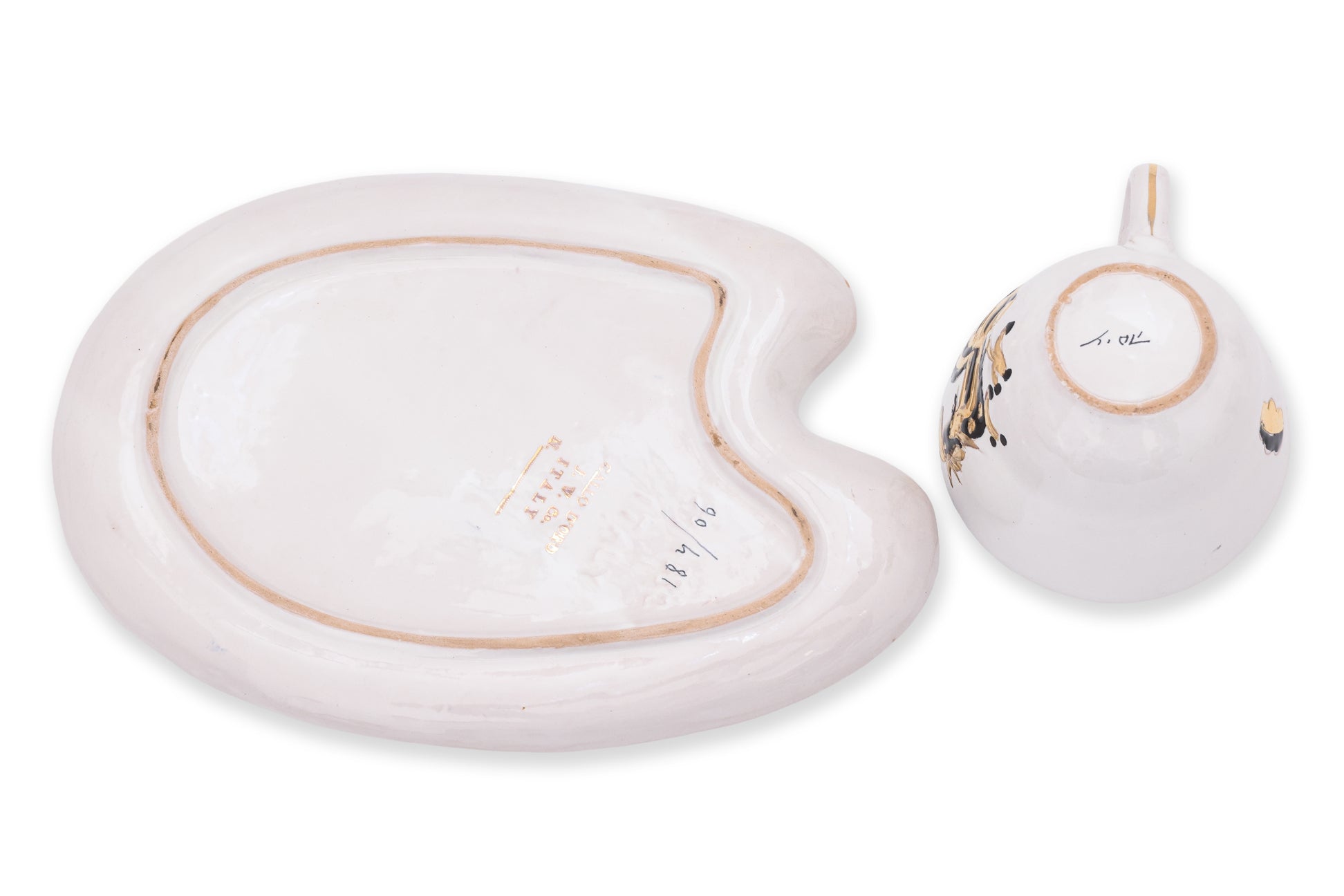 A SET OF FOUR ITALIAN CERAMIC CUPS AND SAUCERS