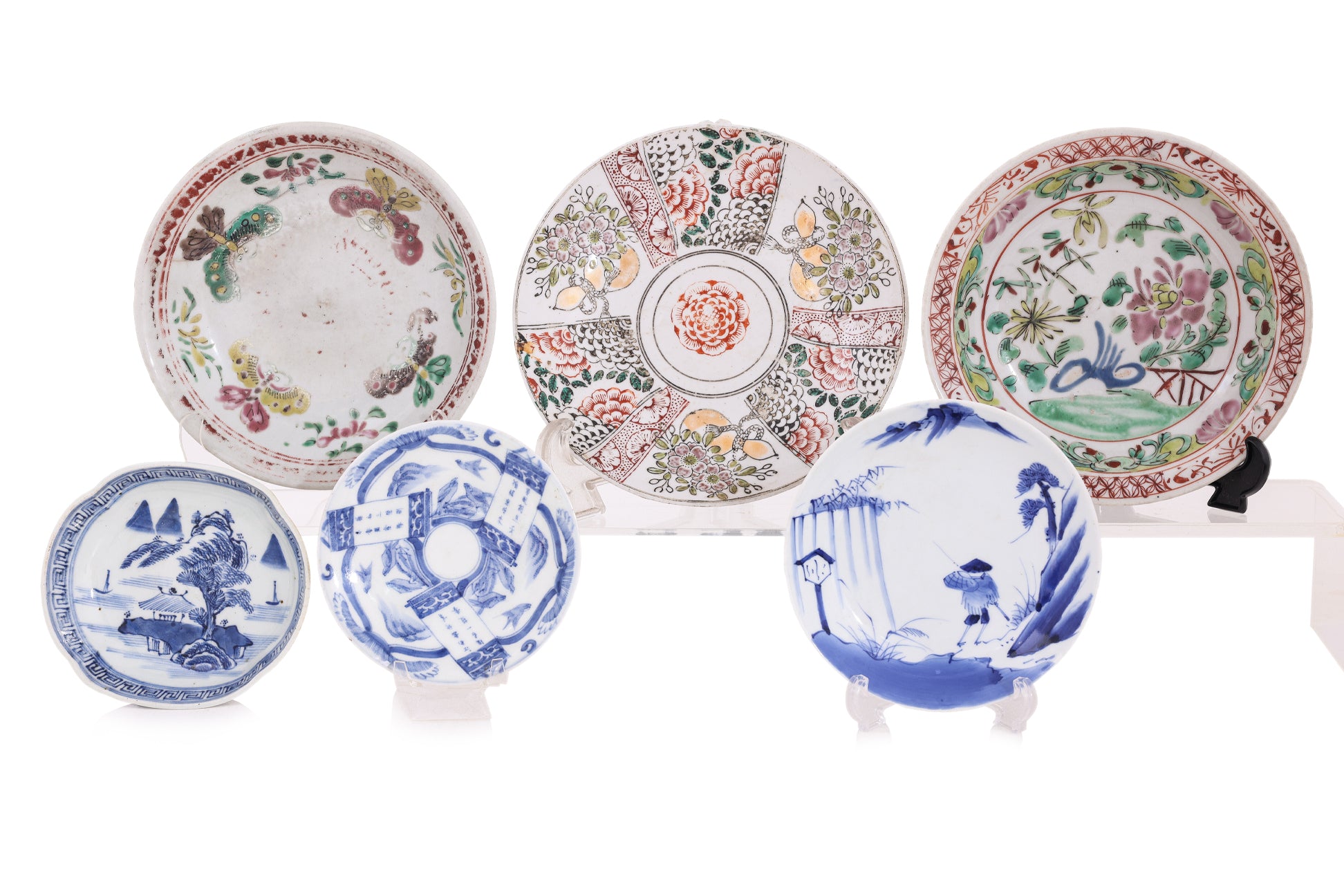 A GROUP OF ASSORTED PORCELAIN ITEMS