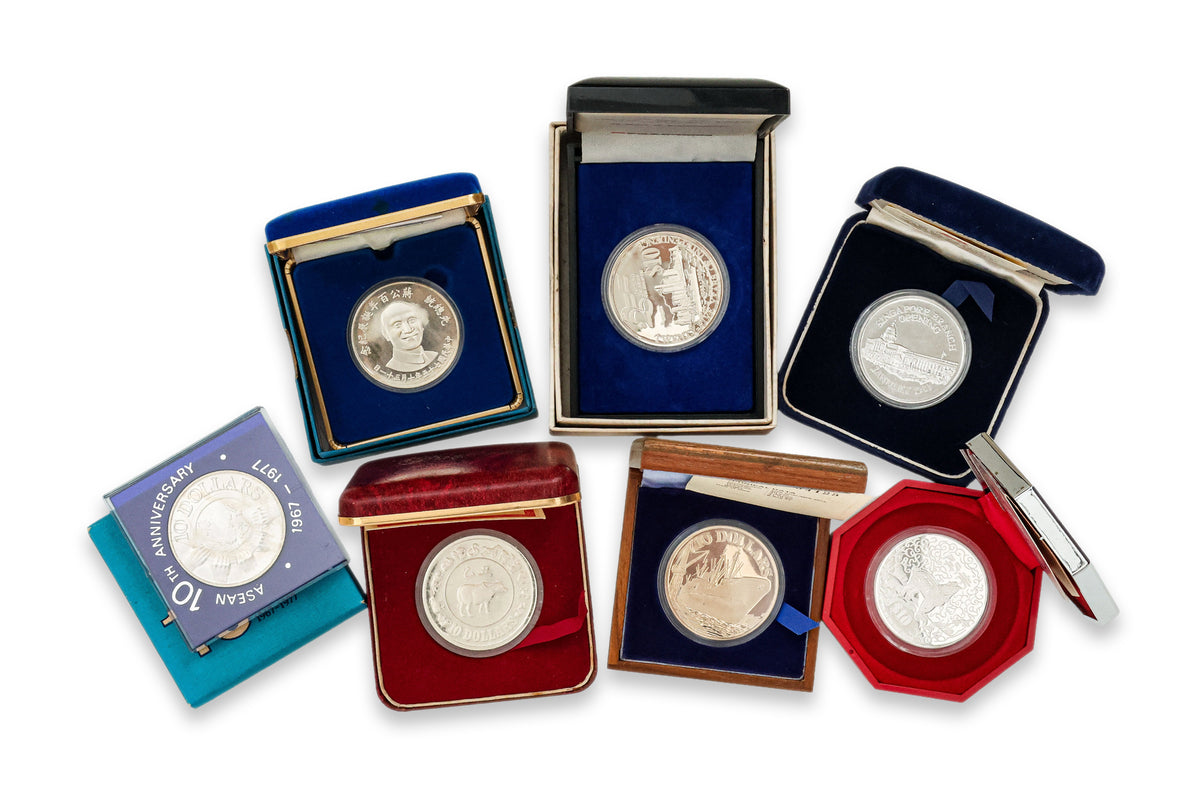 SINGAPORE, A GROUP OF SILVER PROOF & COMMEMORATIVE COINS AND MEDALLIONS (8)