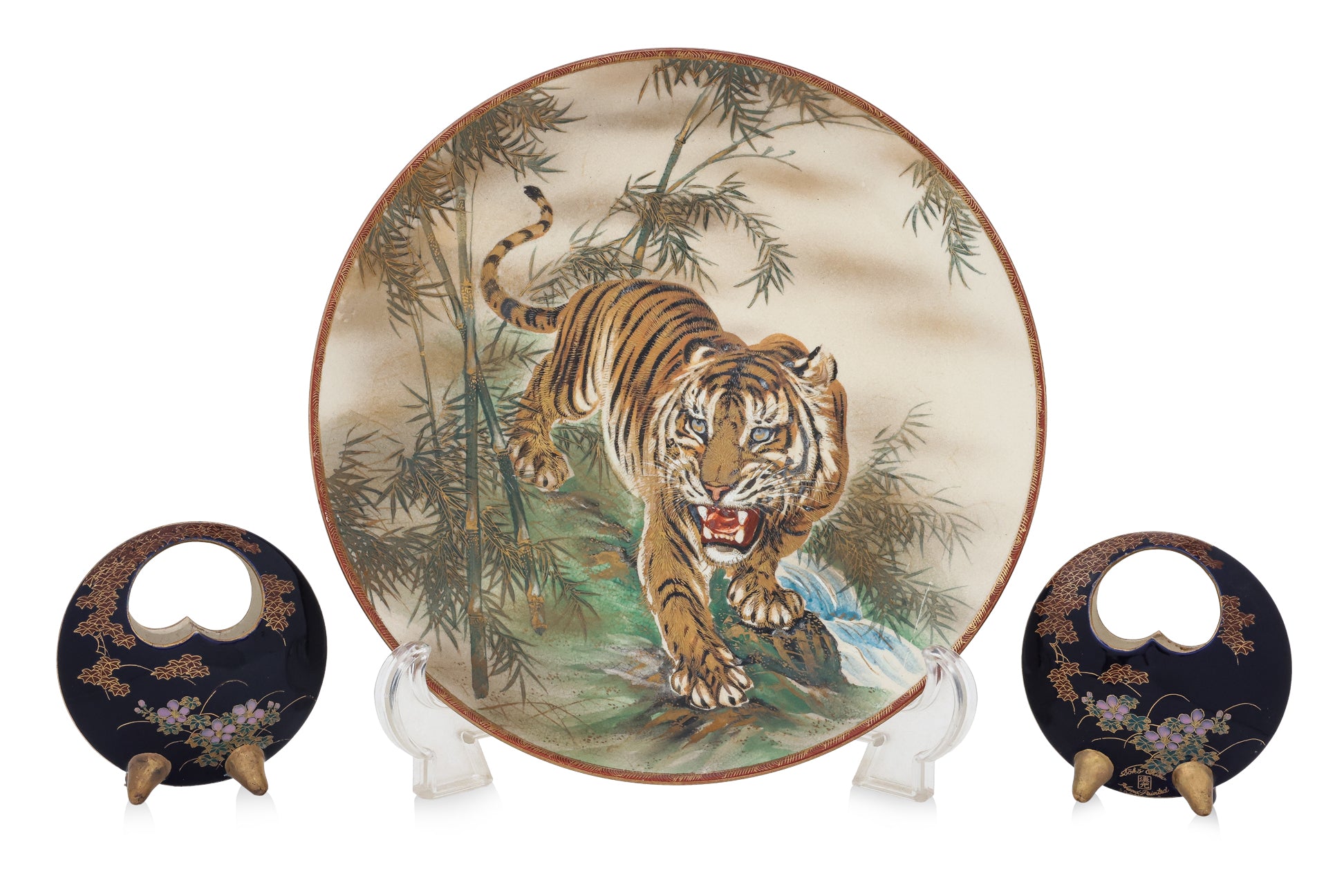 A LARGE JAPANESE SATSUMA DISH AND A PAIR OF BASKETS