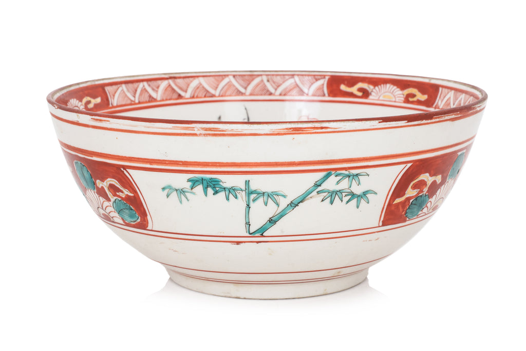 A GRADUATED SET OF THREE KUTANI BOWLS