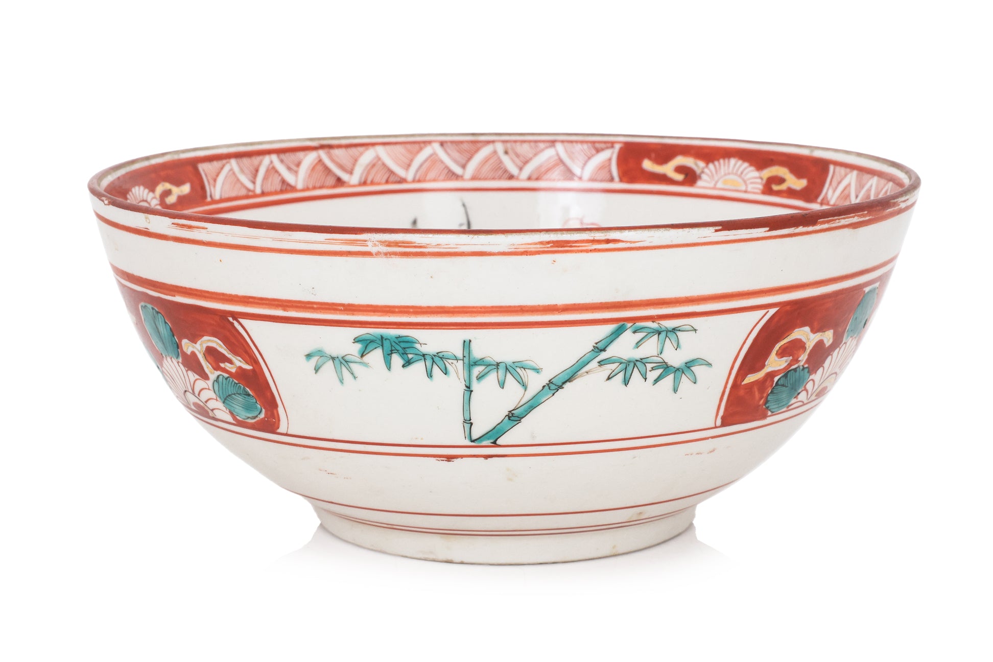 A GRADUATED SET OF THREE KUTANI BOWLS