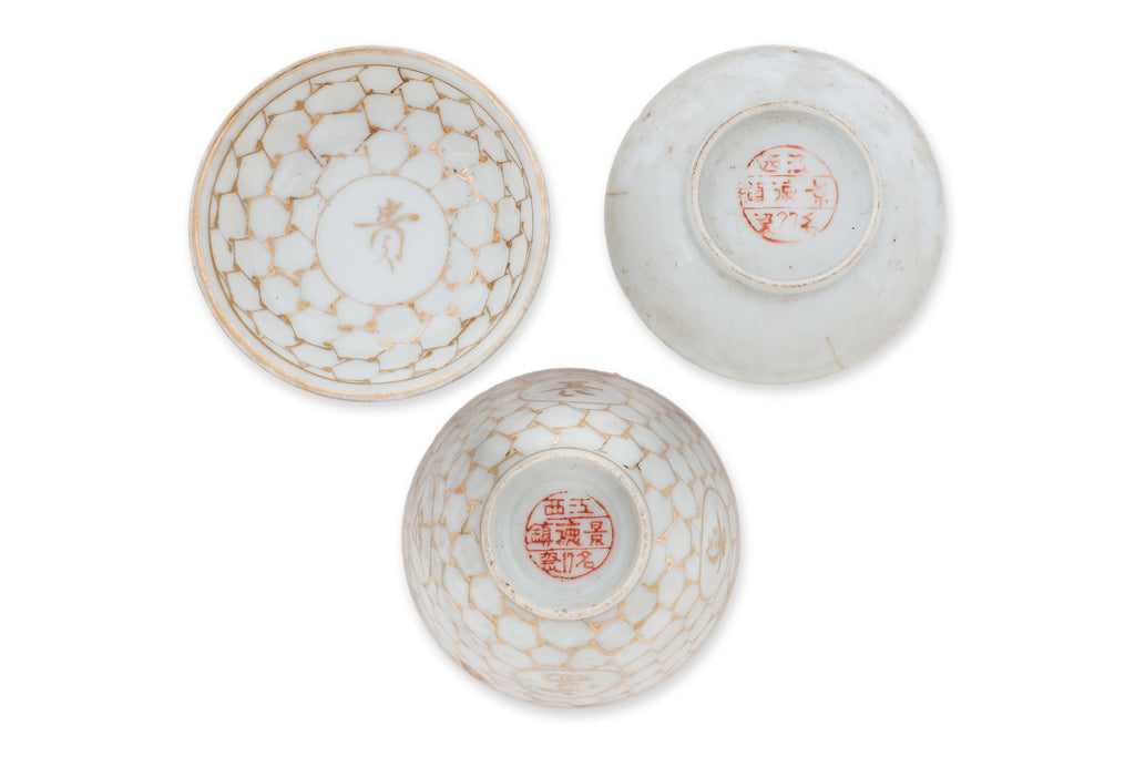 A HARLEQUIN WHITE AND GOLD DINNER SET