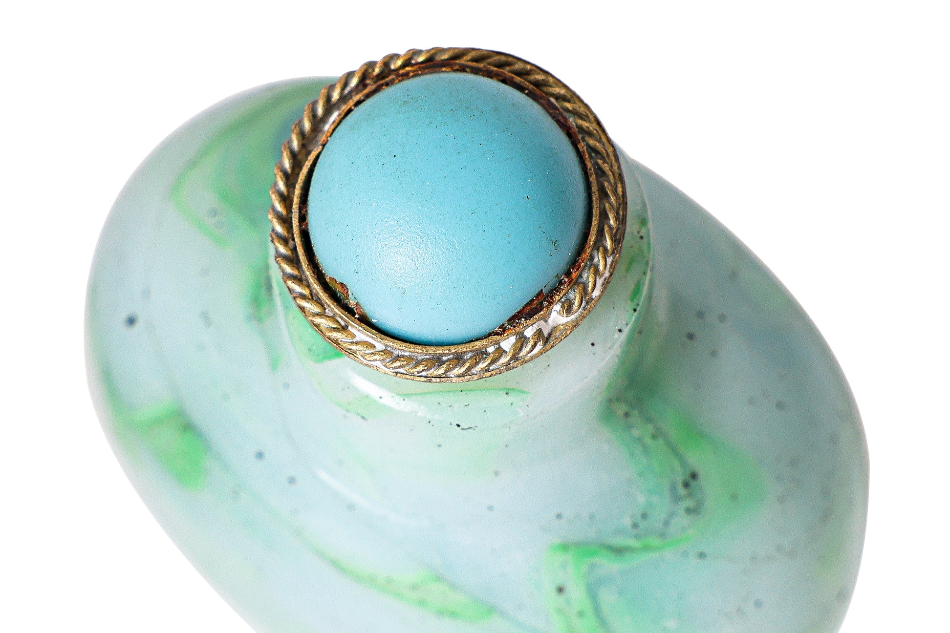 A GROUP OF THREE GLASS SNUFF BOTTLES (1)