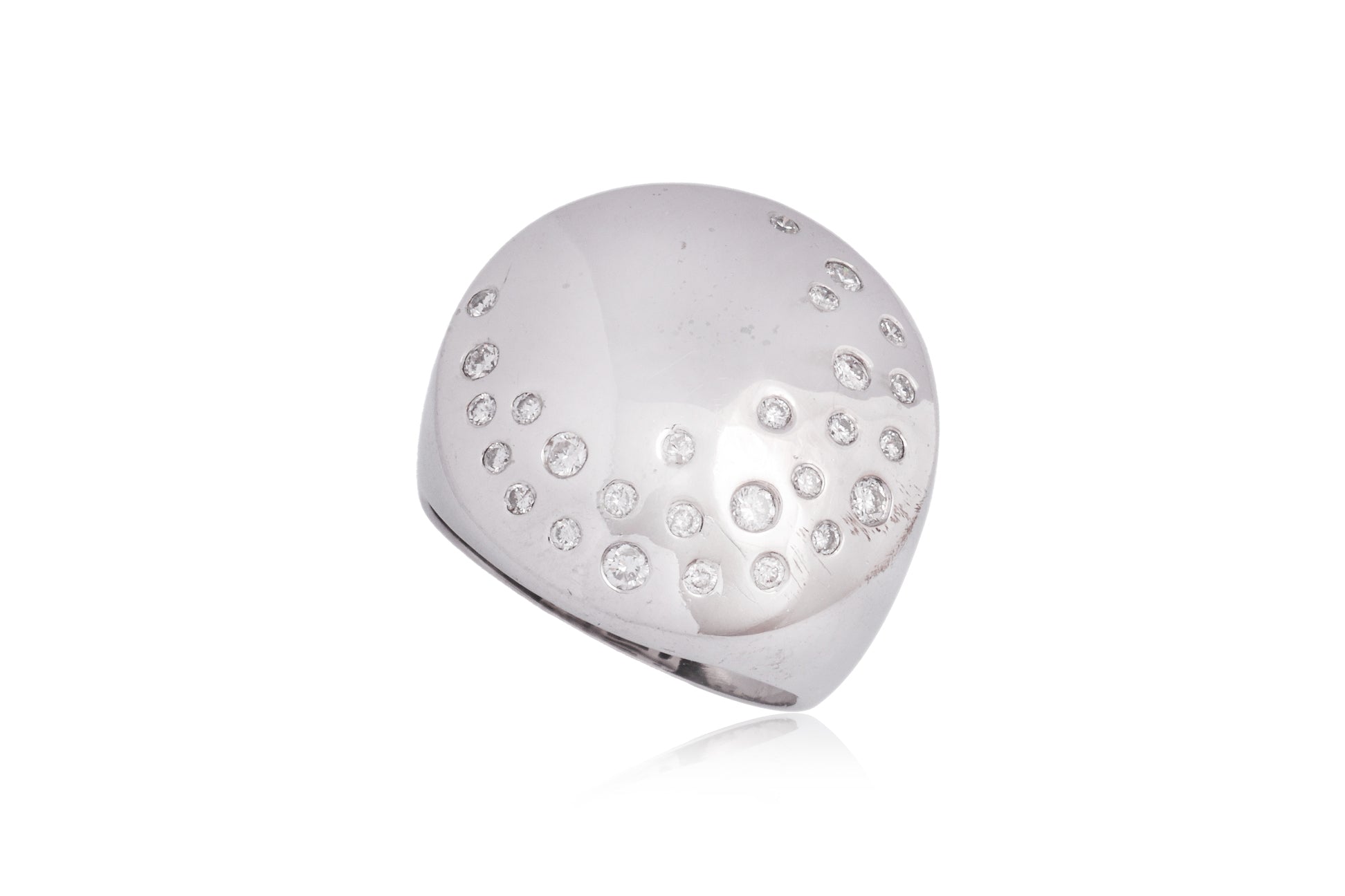 A DIAMOND 'CRESCENT' RING