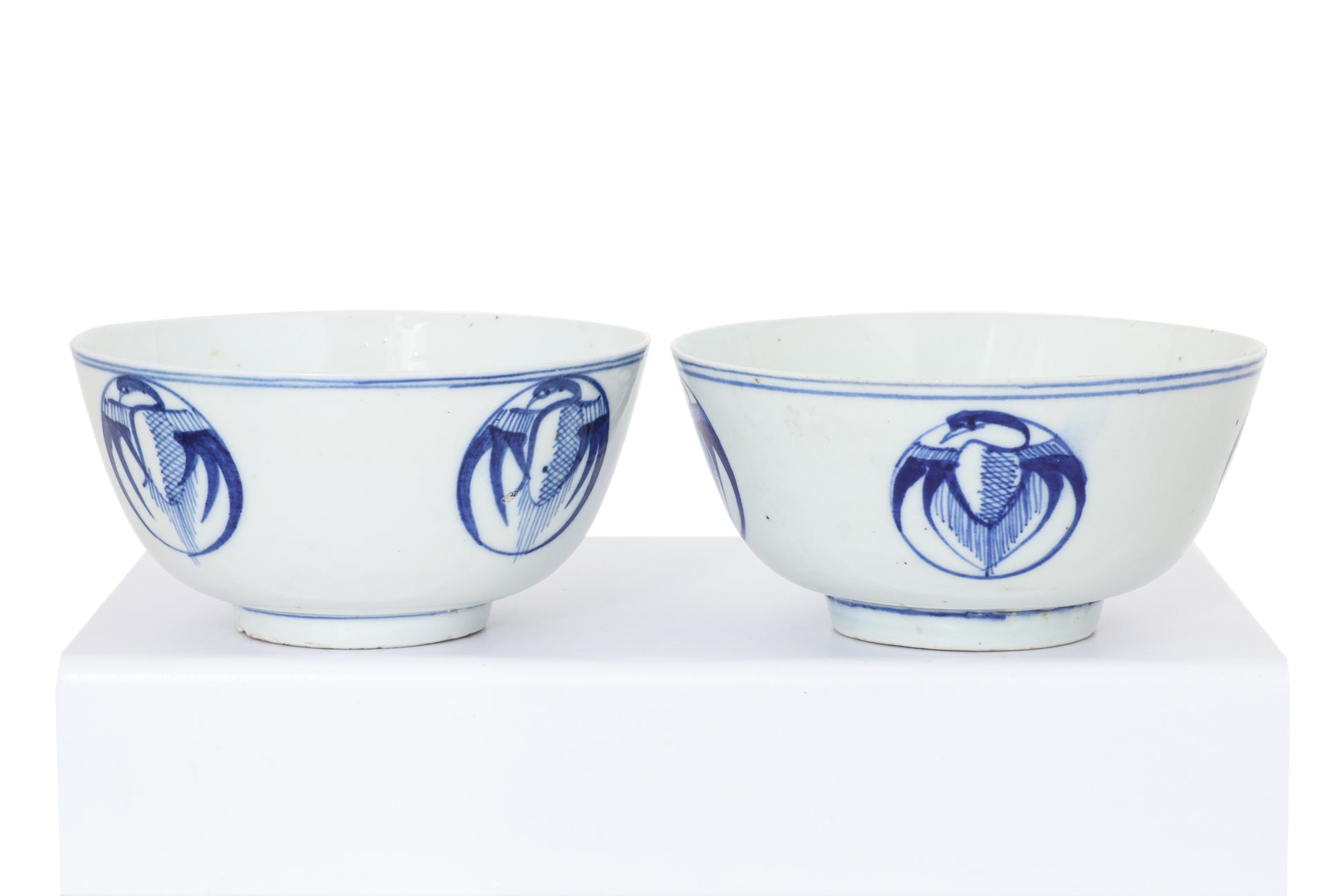 A GROUP OF SIX BLUE AND WHITE PORCELAIN WARES