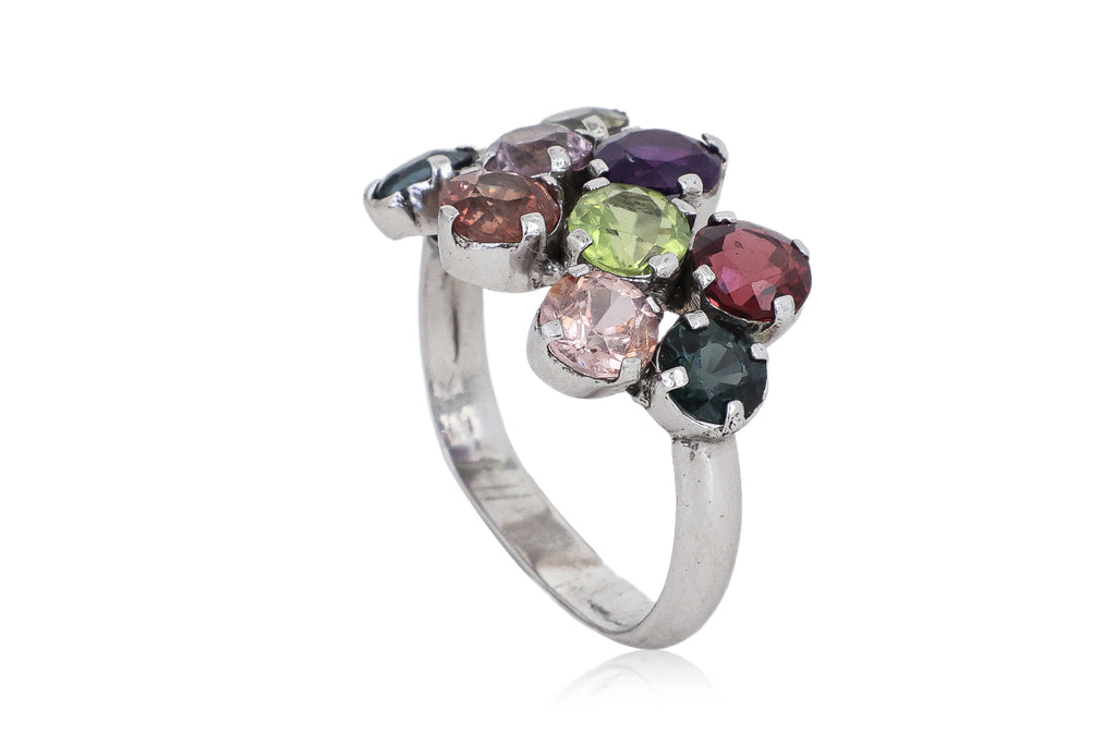 A GROUP OF SEMI-PRECIOUS STONE SET JEWELLERY