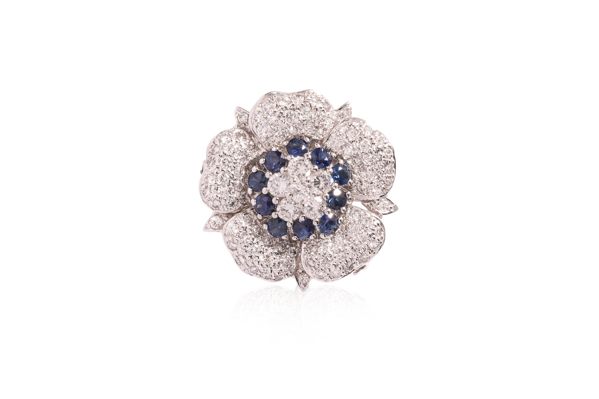 A DIAMOND AND SAPPHIRE 'FLOWER' PENDANT/BROOCH