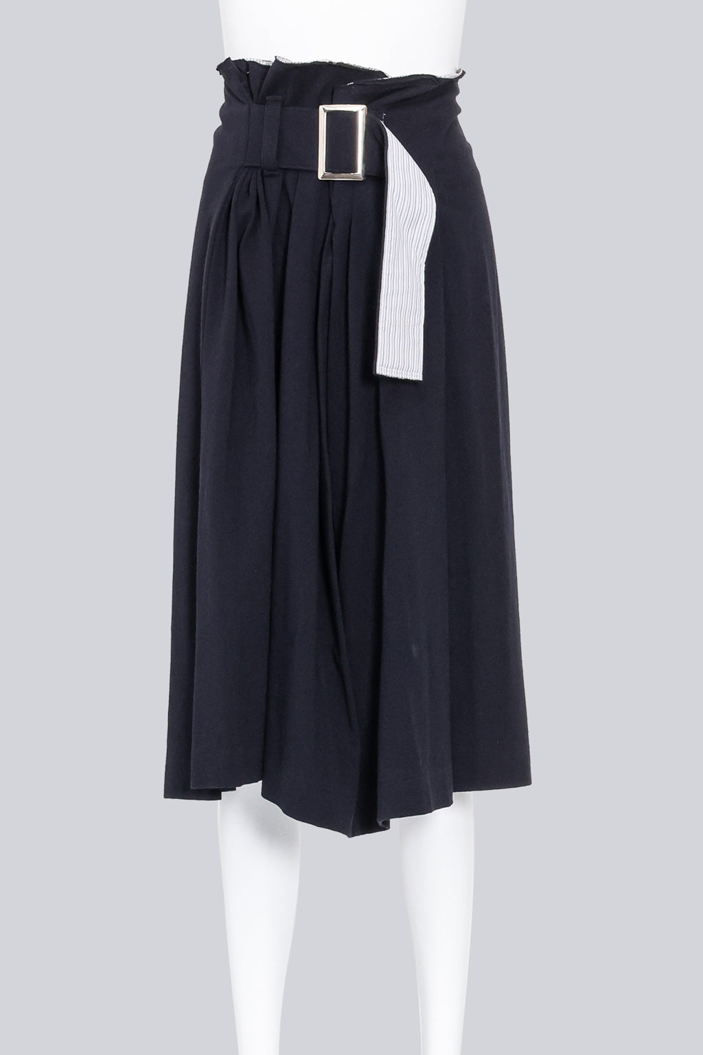Y'S YOHJI YAMAMOTO - A NAVY COTTON MIDI SKIRT WITH A BELT CINCHED WAISTLINE