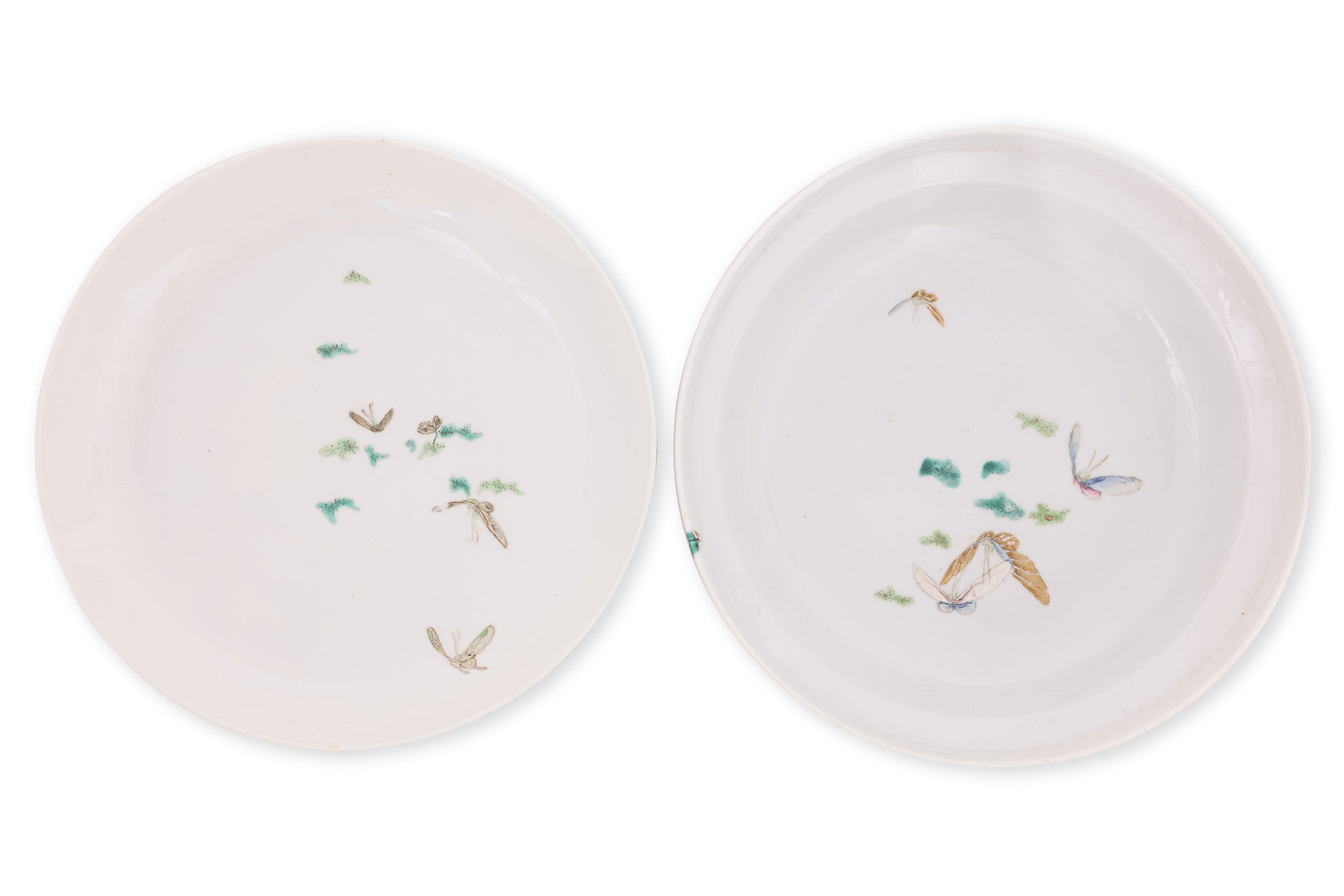 A FAMILLE ROSE PORCELAIN 'BUTTERFLIES' BOWL AND COVER