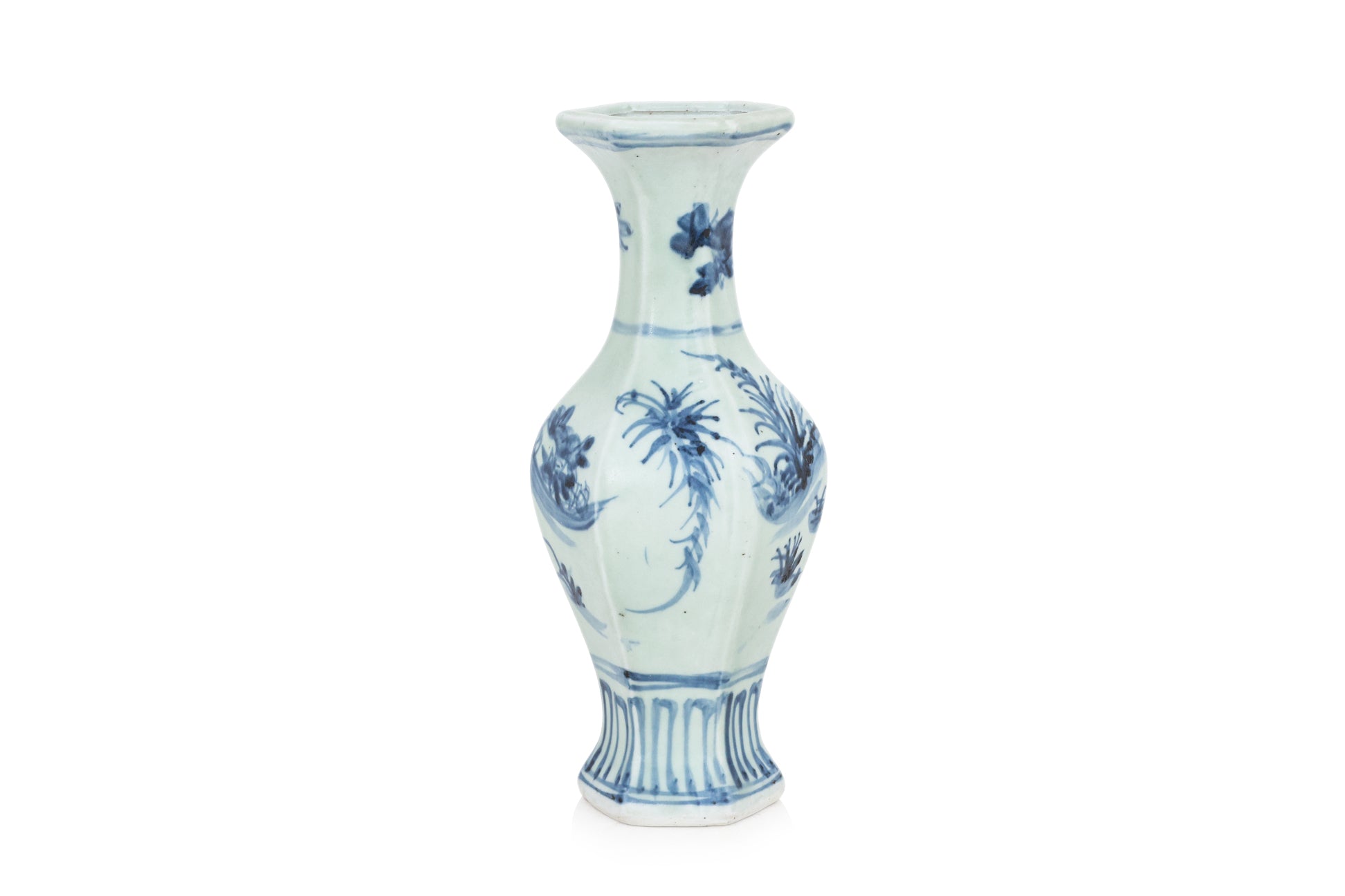A CHINESE YUAN STYLE HEXAGONAL BLUE AND WHITE VASE