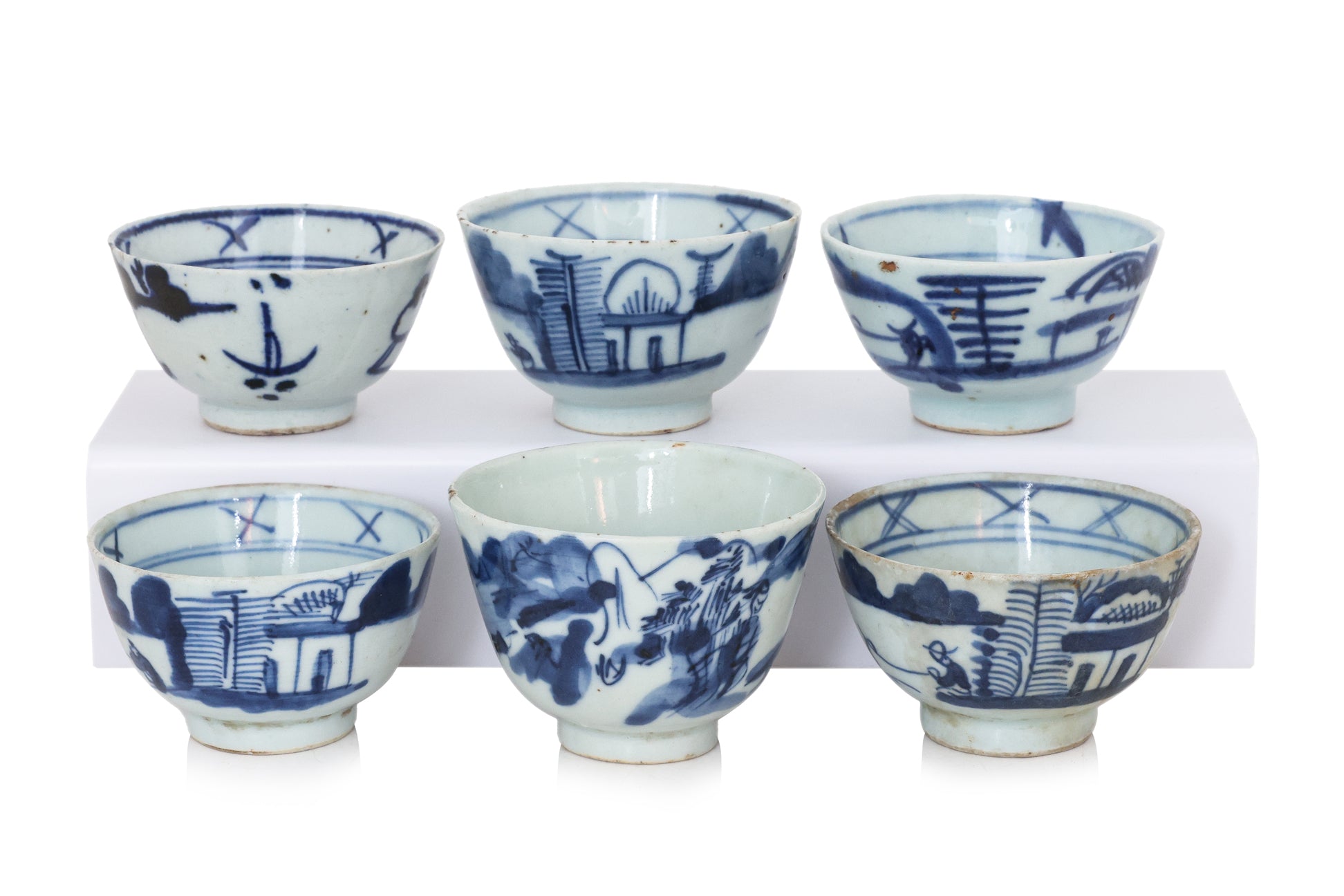 A GROUP OF SIX BLUE AND WHITE PORCELAIN TEA BOWLS