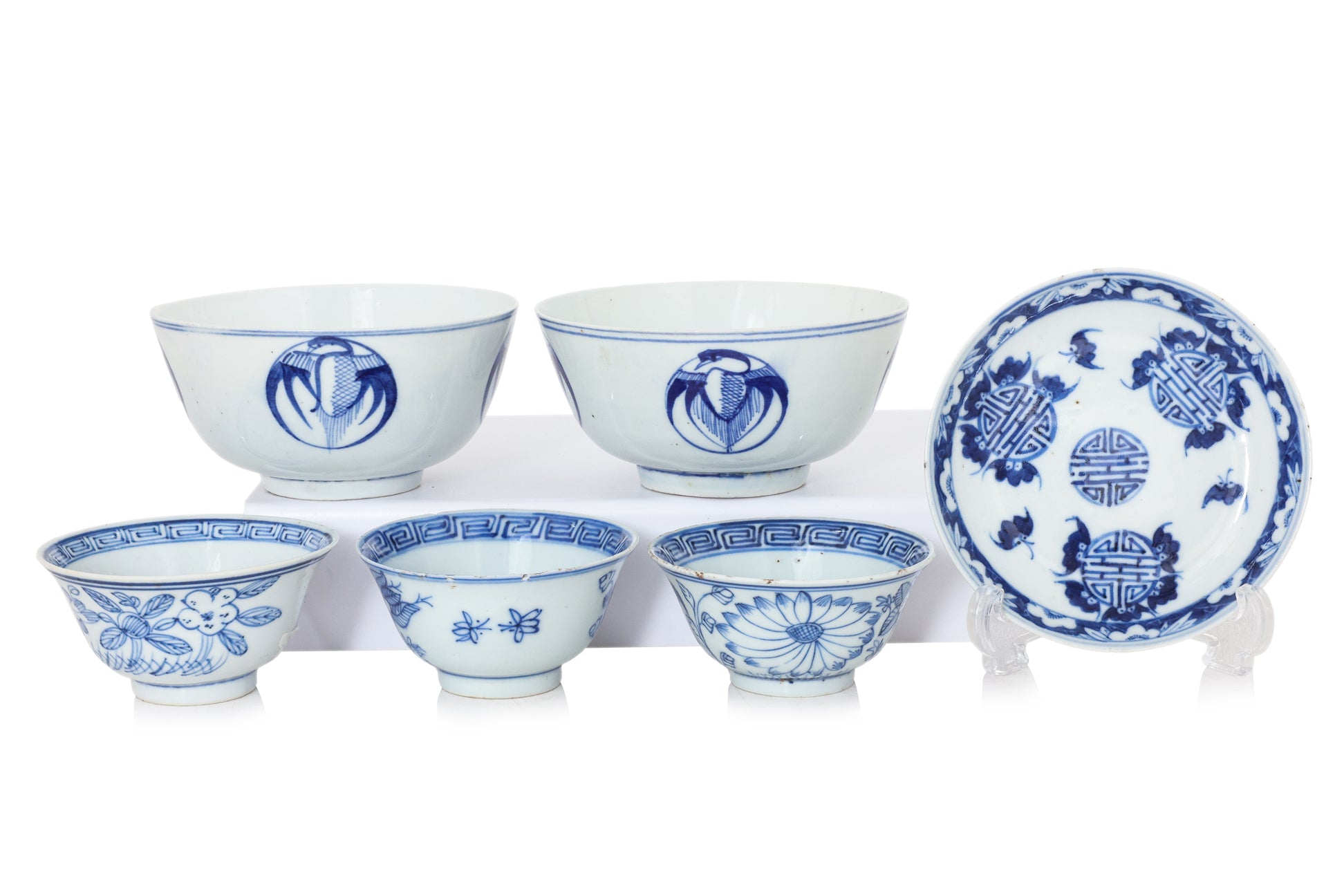 A GROUP OF SIX BLUE AND WHITE PORCELAIN WARES