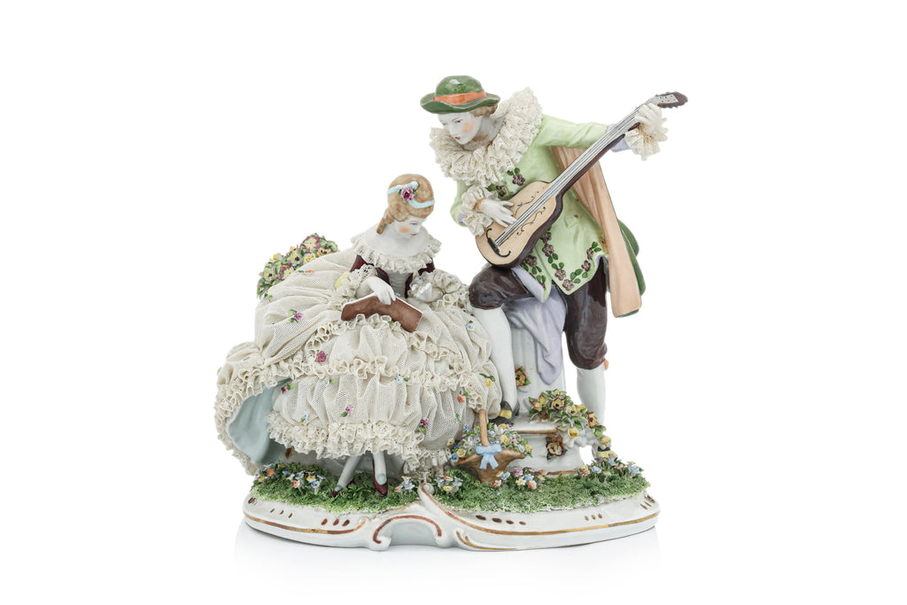 AN UNTERWEISSBACH FIGURAL PORCELAIN GROUP OF A COURTING COUPLE