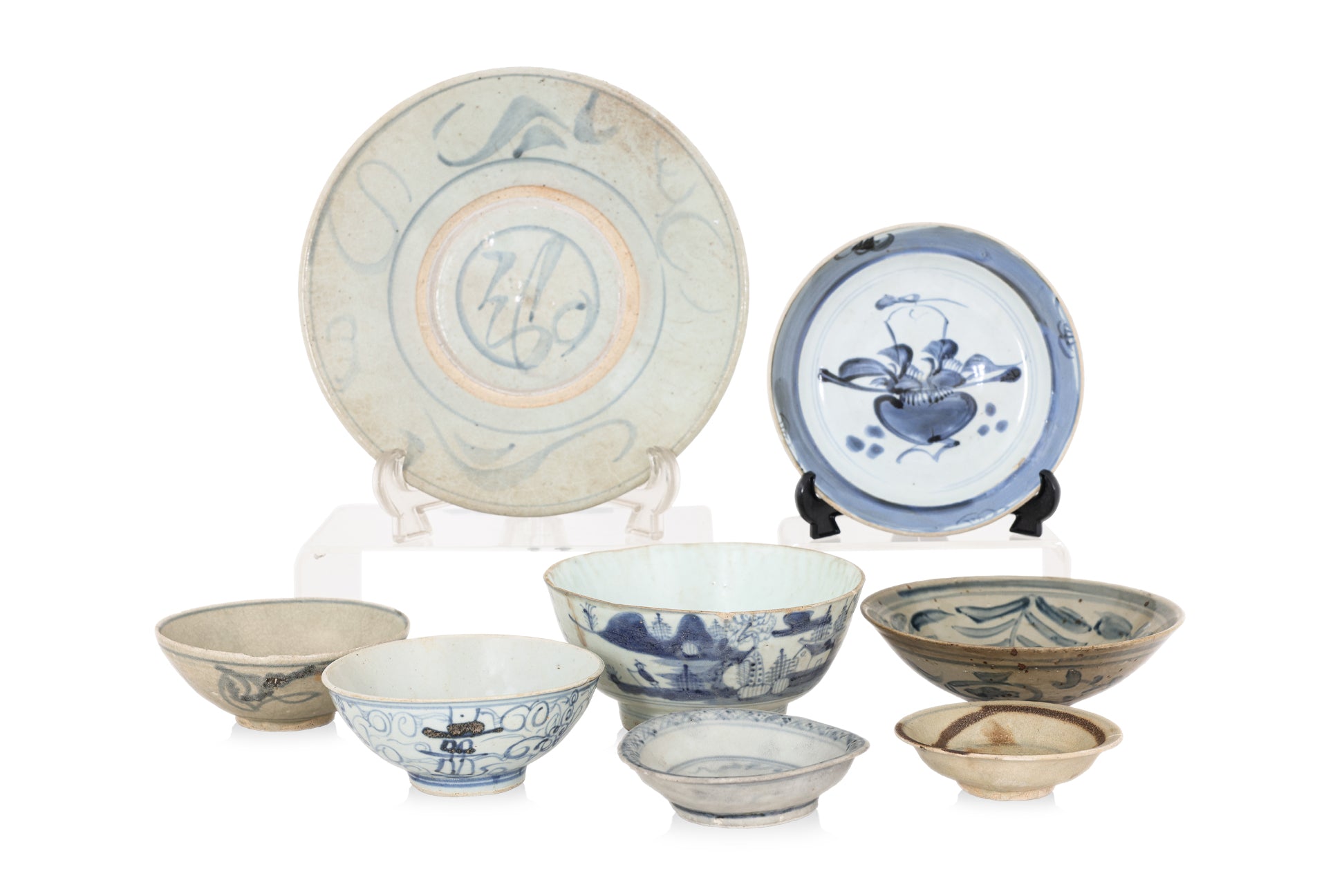 A GROUP OF EIGHT BLUE AND WHITE WARES