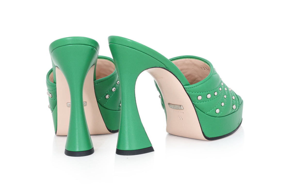 GUCCI - A PAIR OF GREEN STUDDED AND QUILTED HEELS