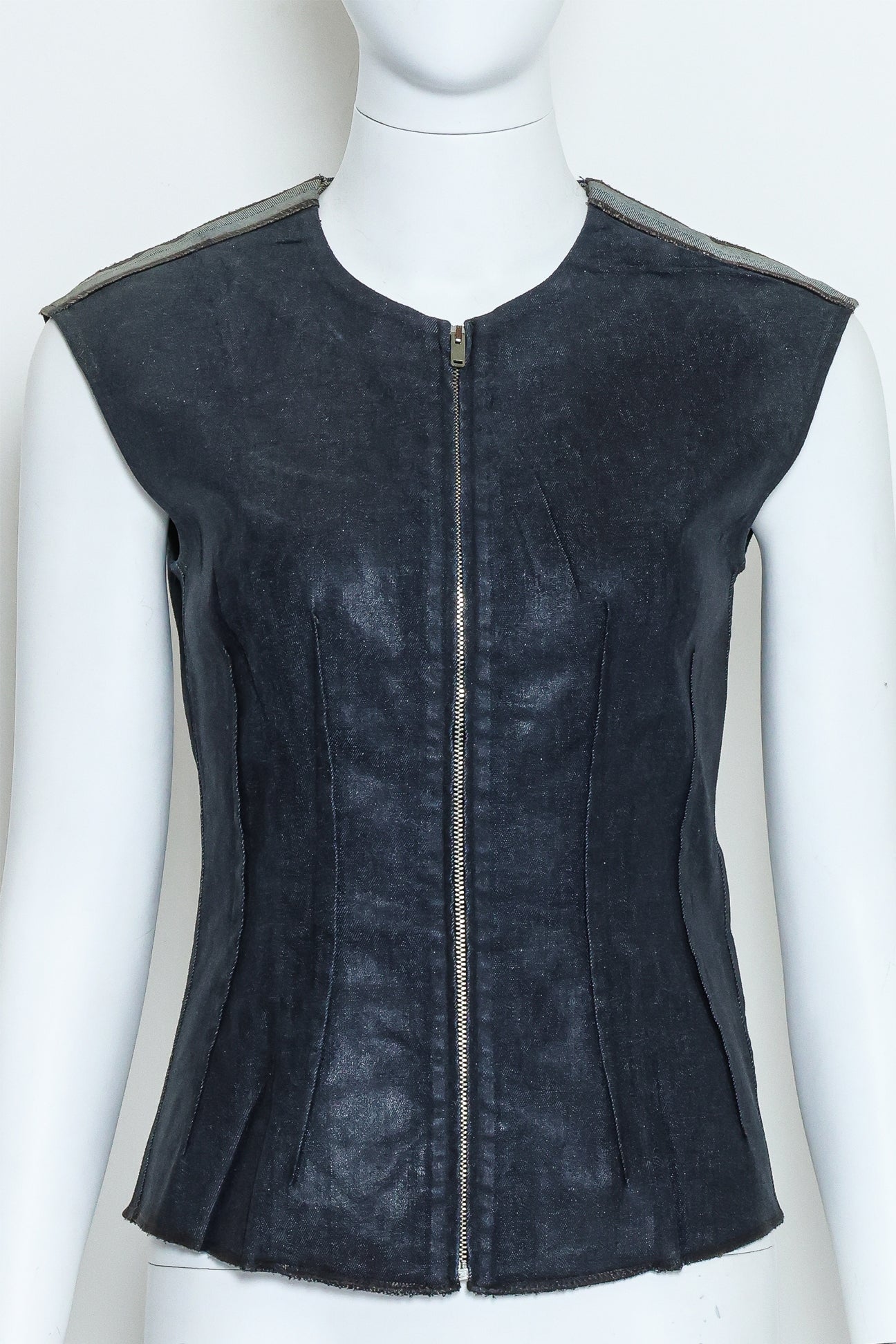 MM6 MAISON MARGIELA - A SLEEVELESS DENIM ZIP-UP SHIRT