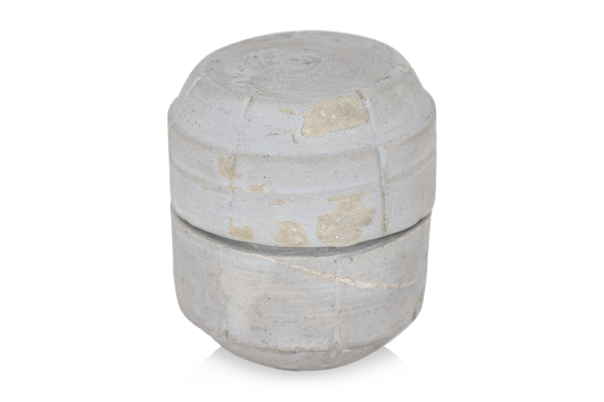 A GROUP OF THREE WHITE GLAZED BOXES AND COVERS