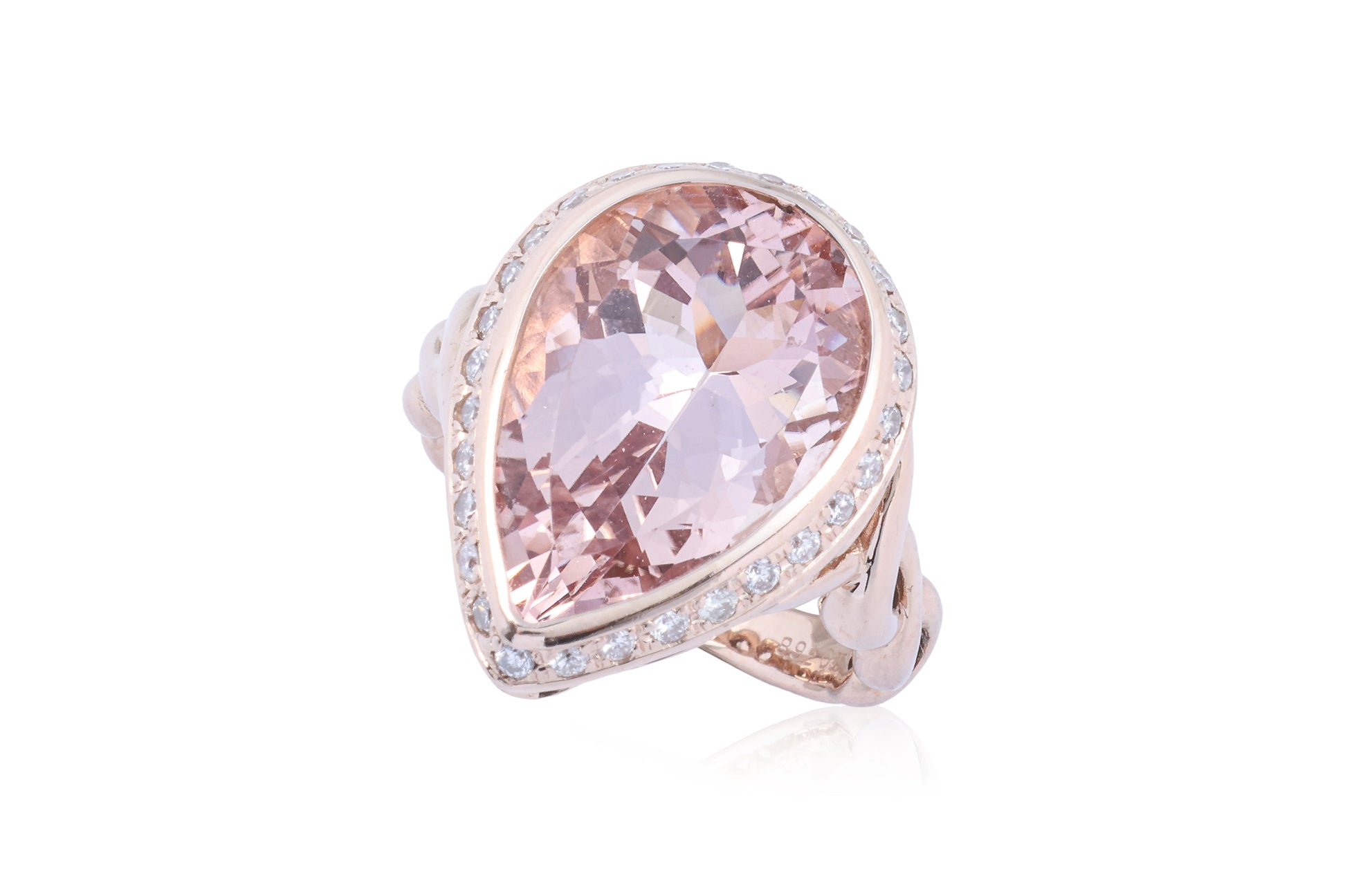 A MORGANITE AND DIAMOND RING