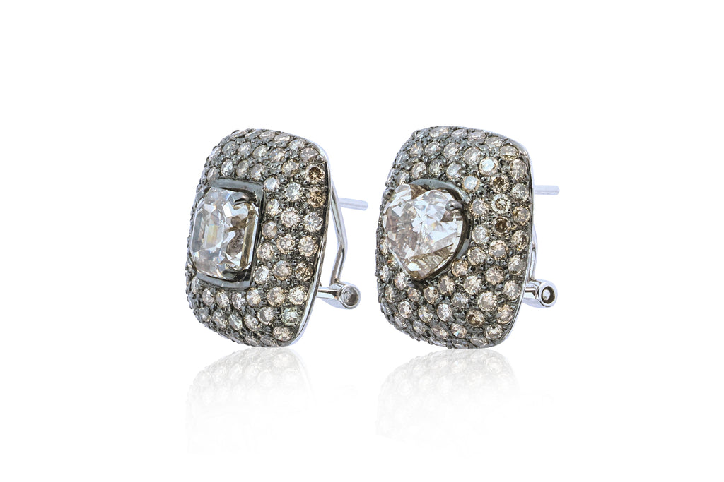 A PAIR OF BROWN DIAMOND MISMATCH CLUSTER EARRINGS