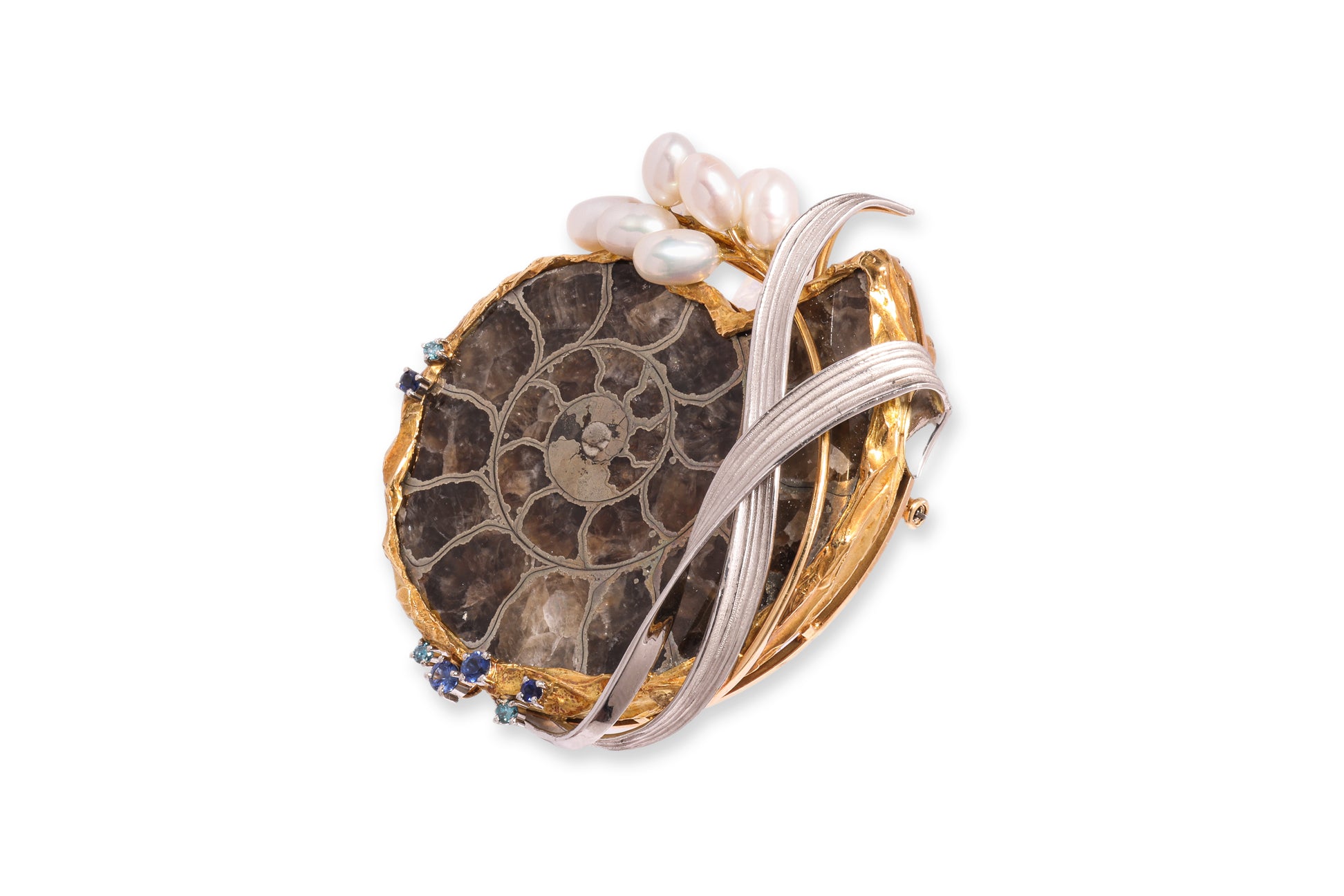 AN AMMONITE FOSSIL AND MULTI GEMS TWO TONE PENDANT/BROOCH BY ISHIGAWA NOBUKO