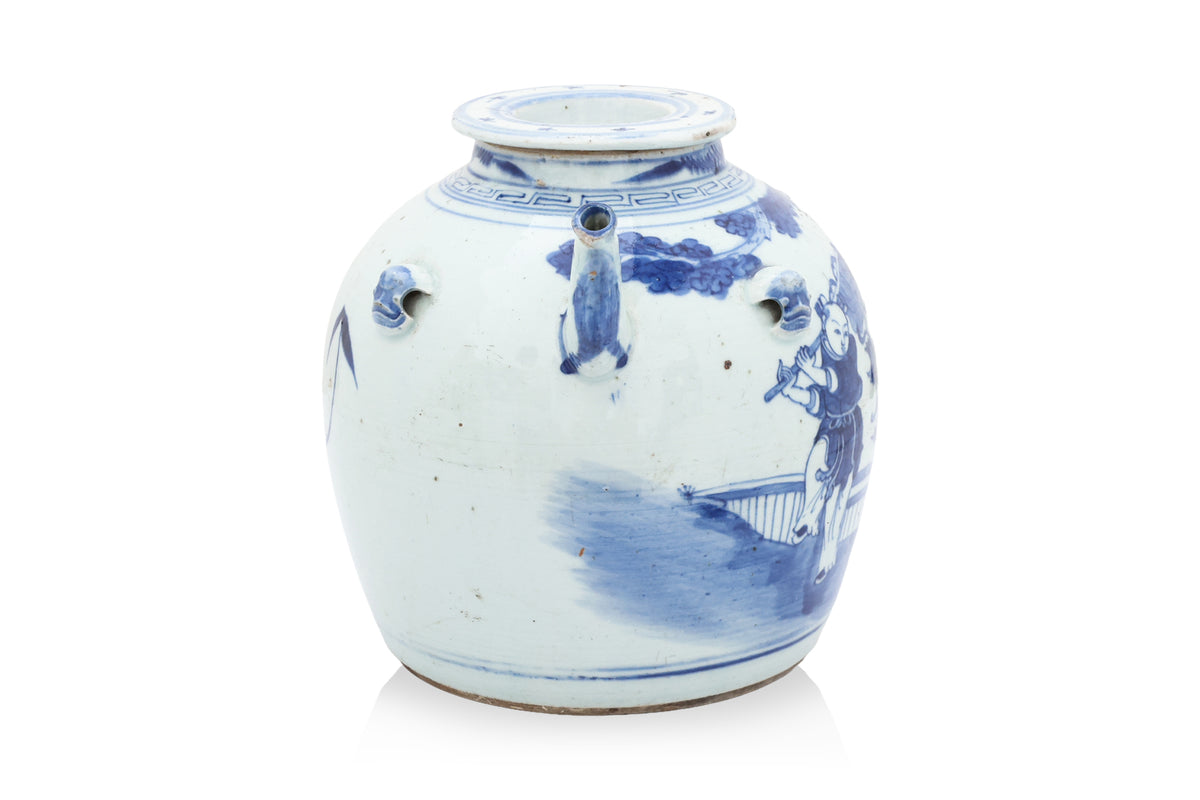 A BLUE AND WHITE PORCELAIN TEAPOT AND COVER