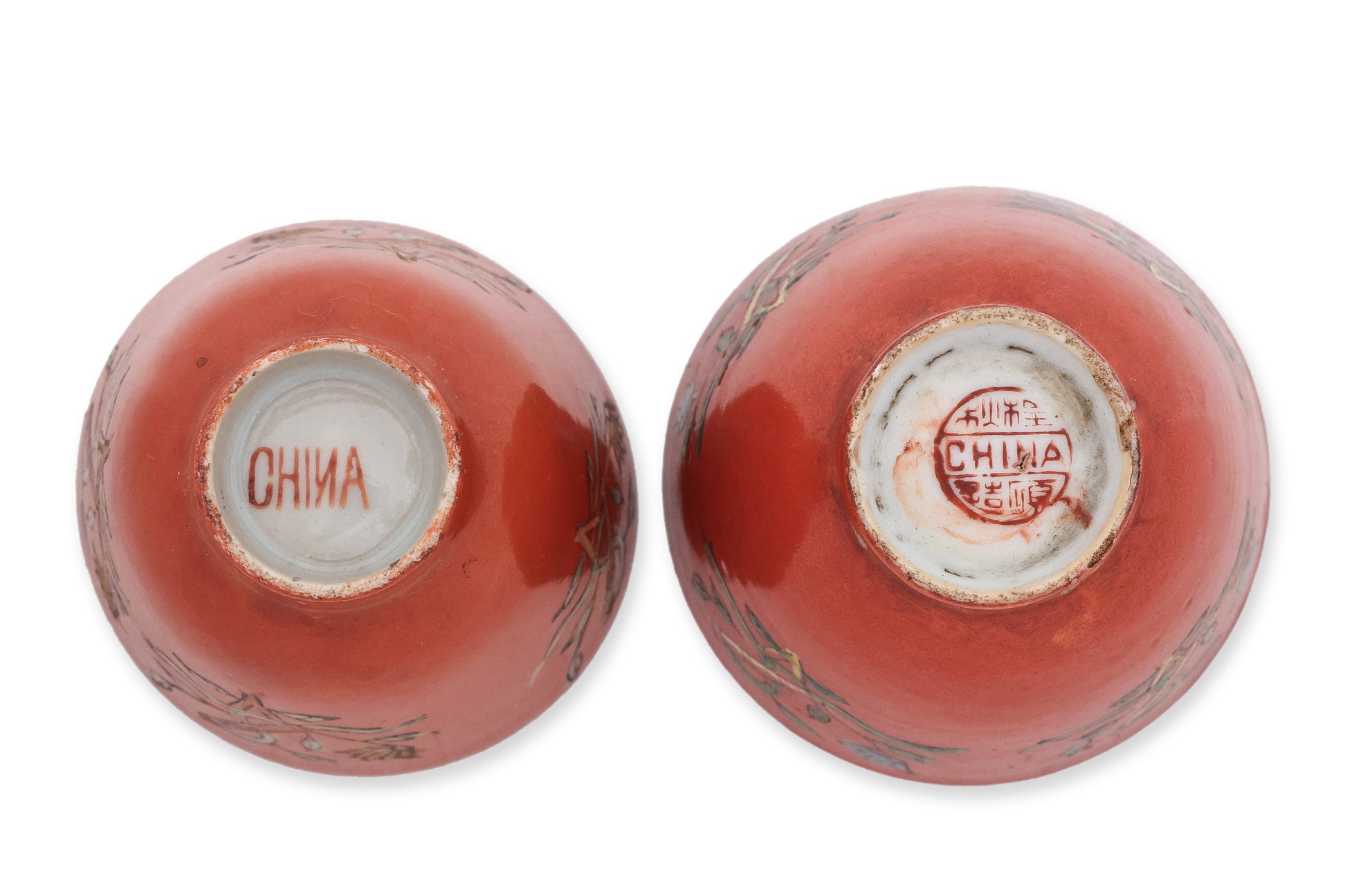 A GROUP OF 12 CORAL GROUND TEA BOWLS