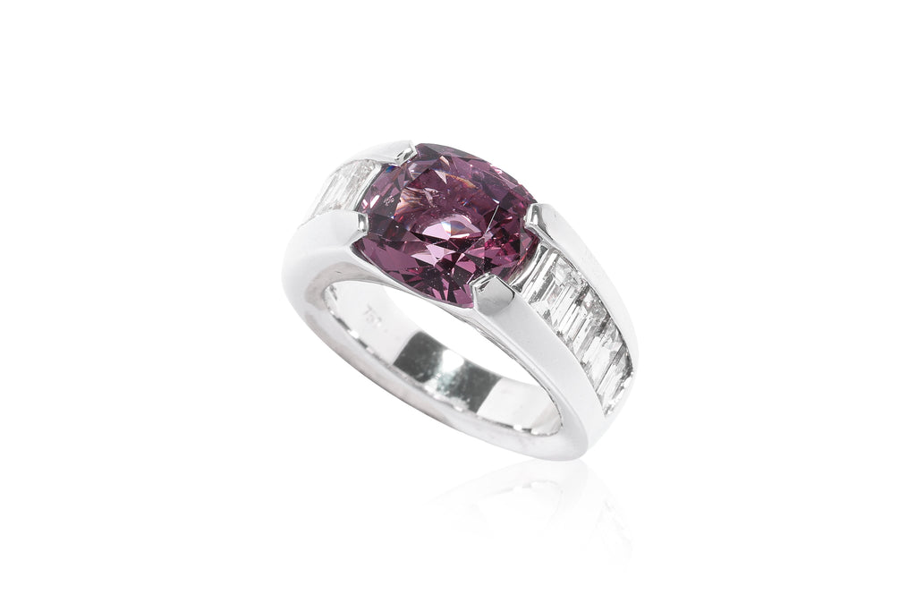 A SPINEL AND DIAMOND RING