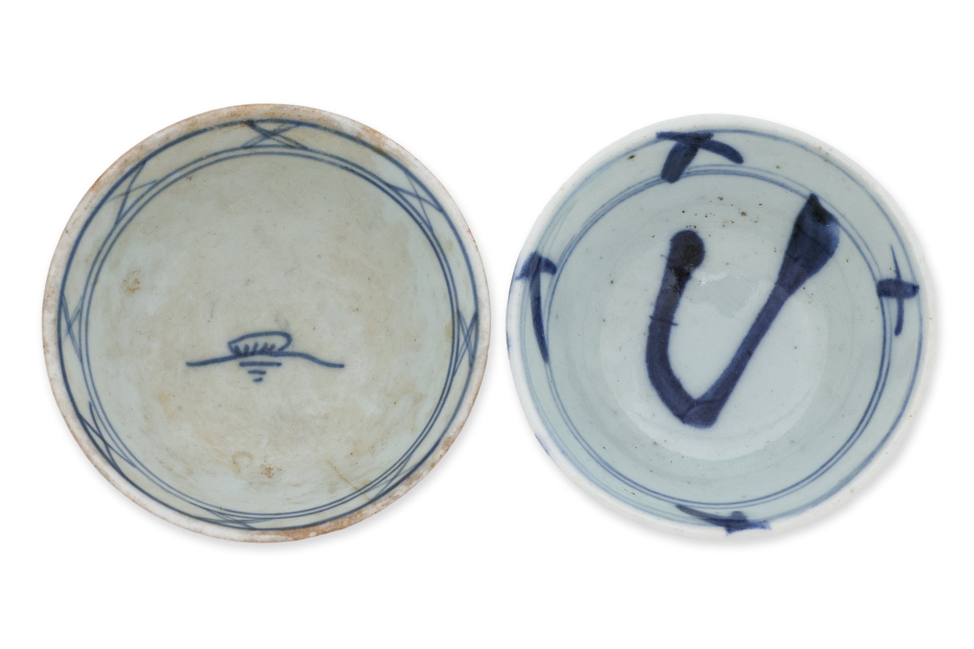 A GROUP OF SIX BLUE AND WHITE PORCELAIN TEA BOWLS