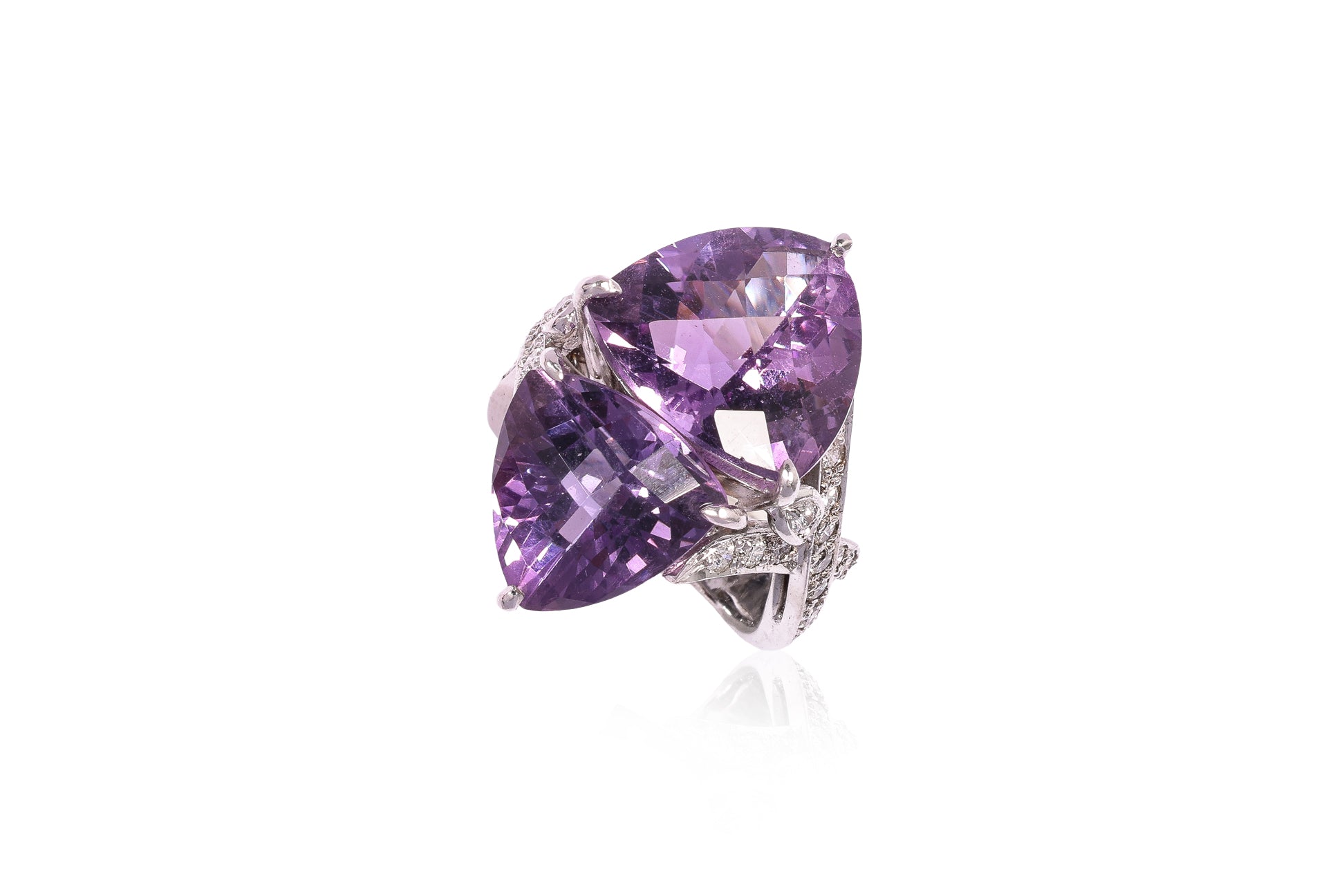 AN AMETHYST AND DIAMOND RING