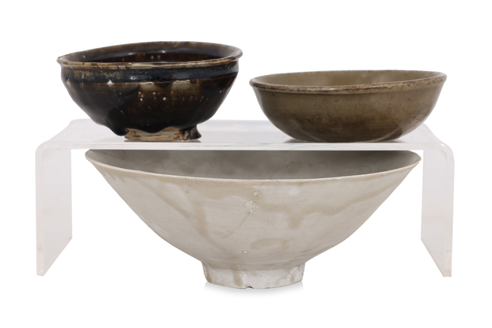 A GROUP OF THREE ASSORTED WARES