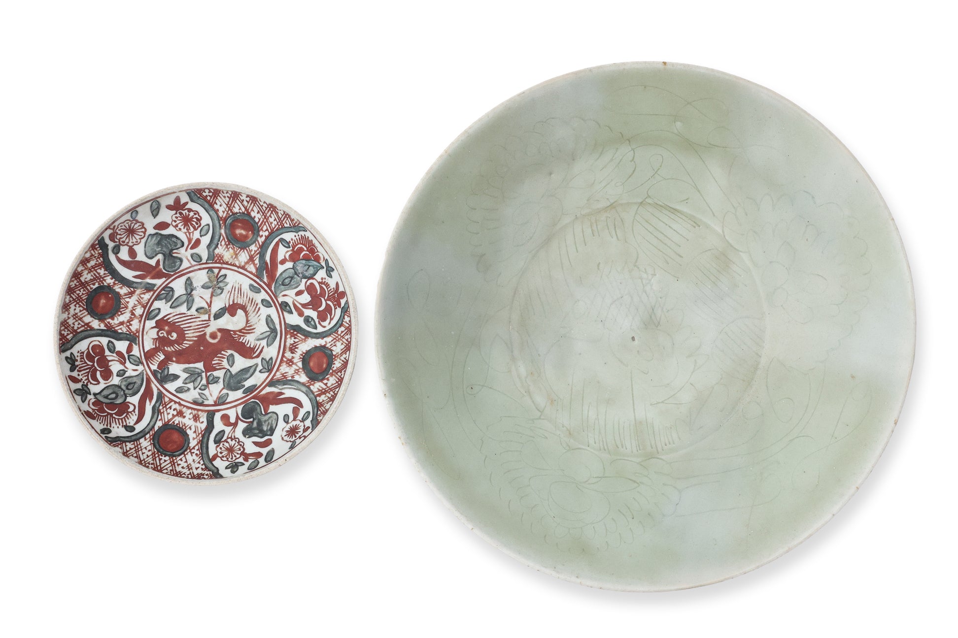 A GREEN GLAZED SWATOW DISH AND A POLYCHROME DISH TYPE DISHES