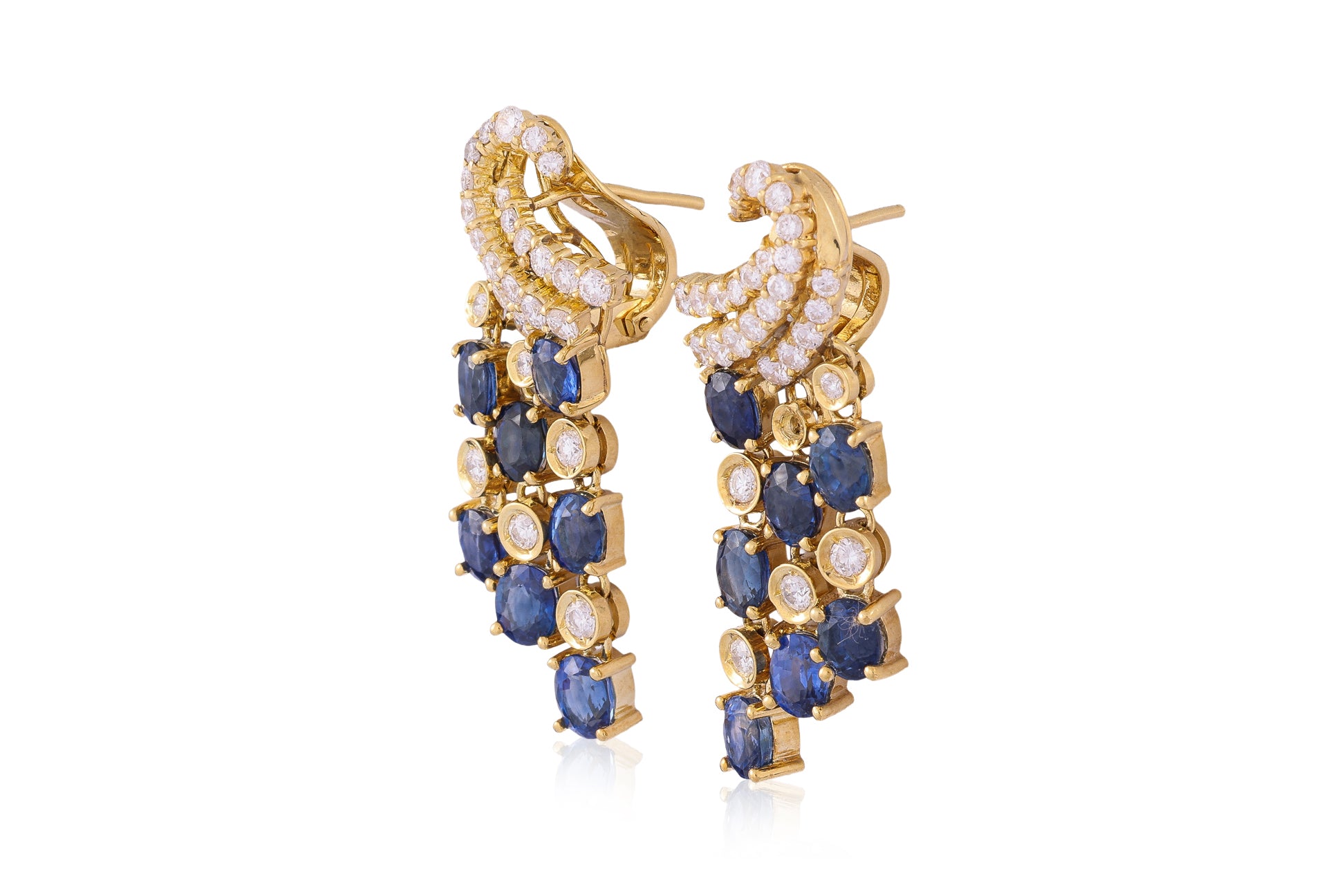 A PAIR OF SAPPHIRE AND DIAMOND EARRINGS