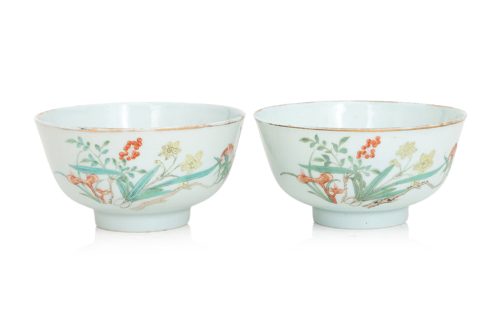 A PAIR OF QIANJIANG STYLE FAMILLE ROSE BOWLS