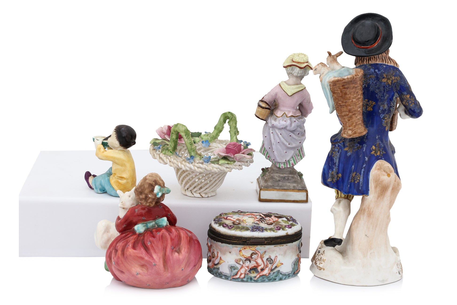 A GROUP OF SIX PORCELAIN FIGURINES AND ORNAMENTS