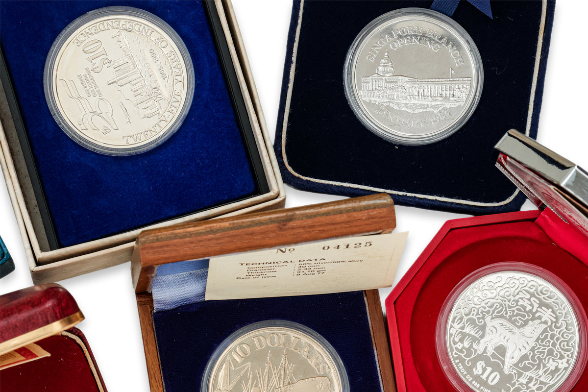 SINGAPORE, A GROUP OF SILVER PROOF & COMMEMORATIVE COINS AND MEDALLIONS (8)