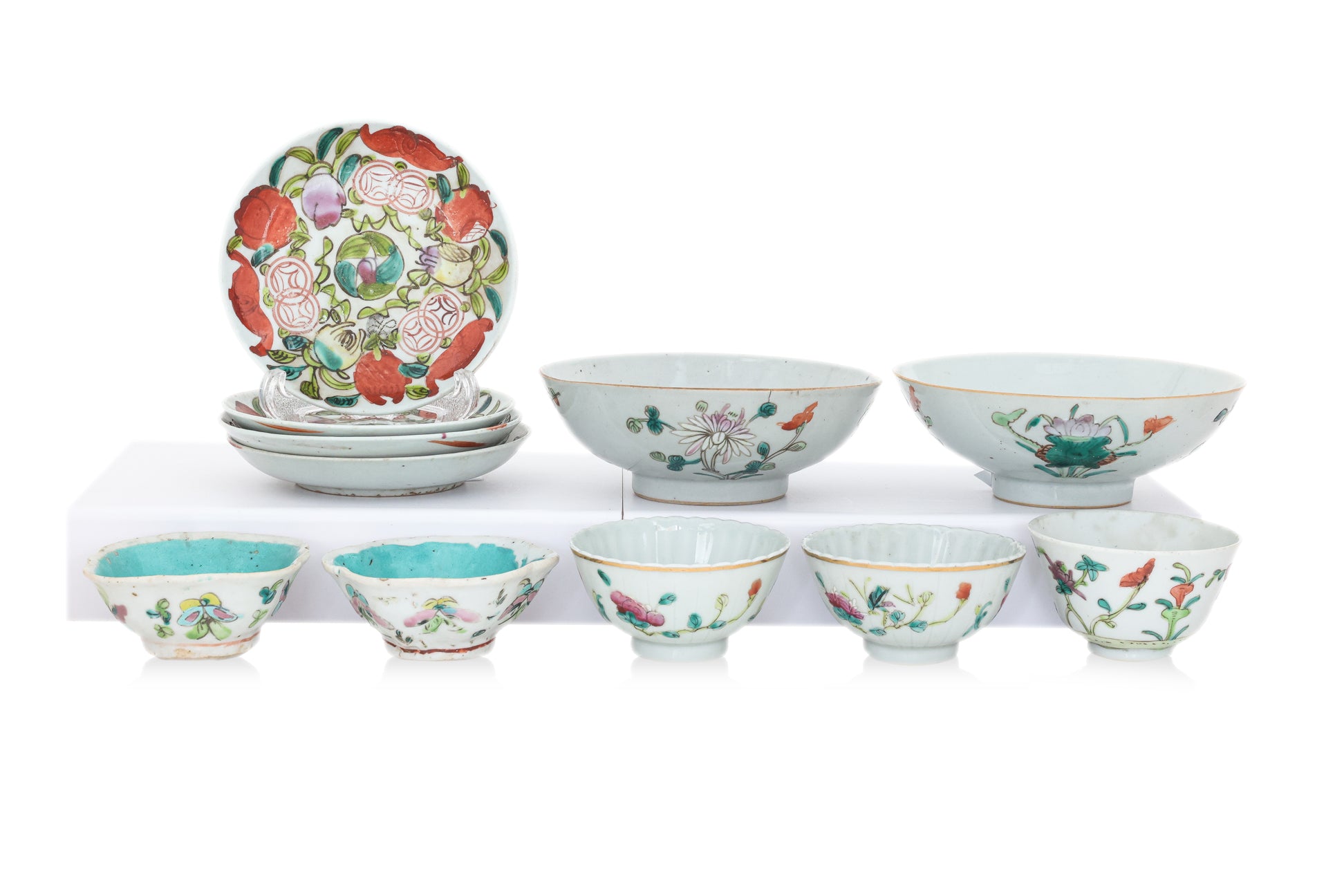 A GROUP OF ELEVEN FAMILLE ROSE PORCELAIN WARES