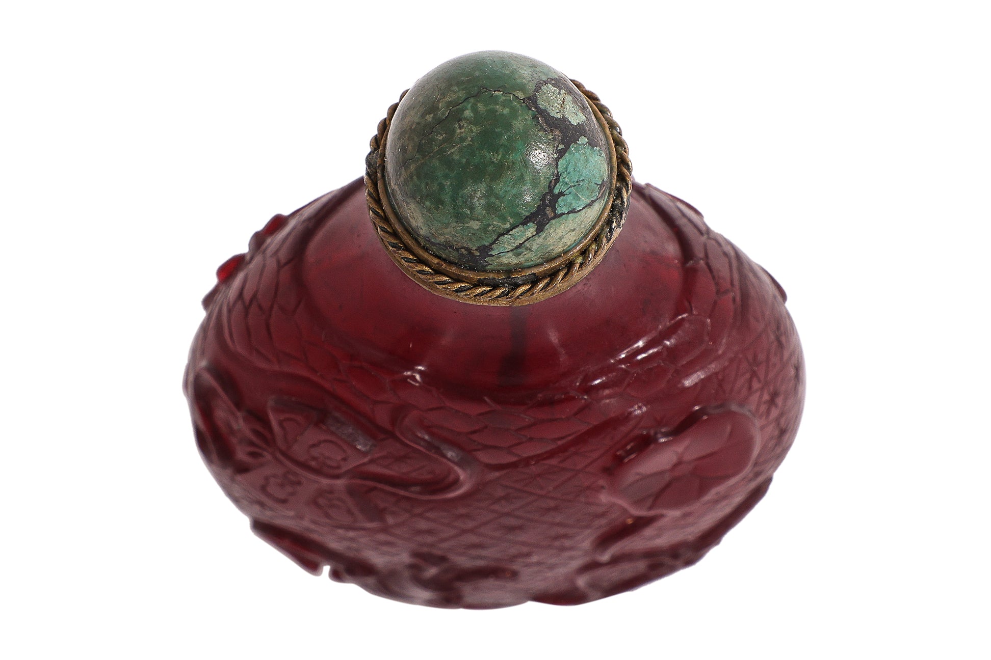 A GROUP OF THREE ASSORTED SNUFF BOTTLES