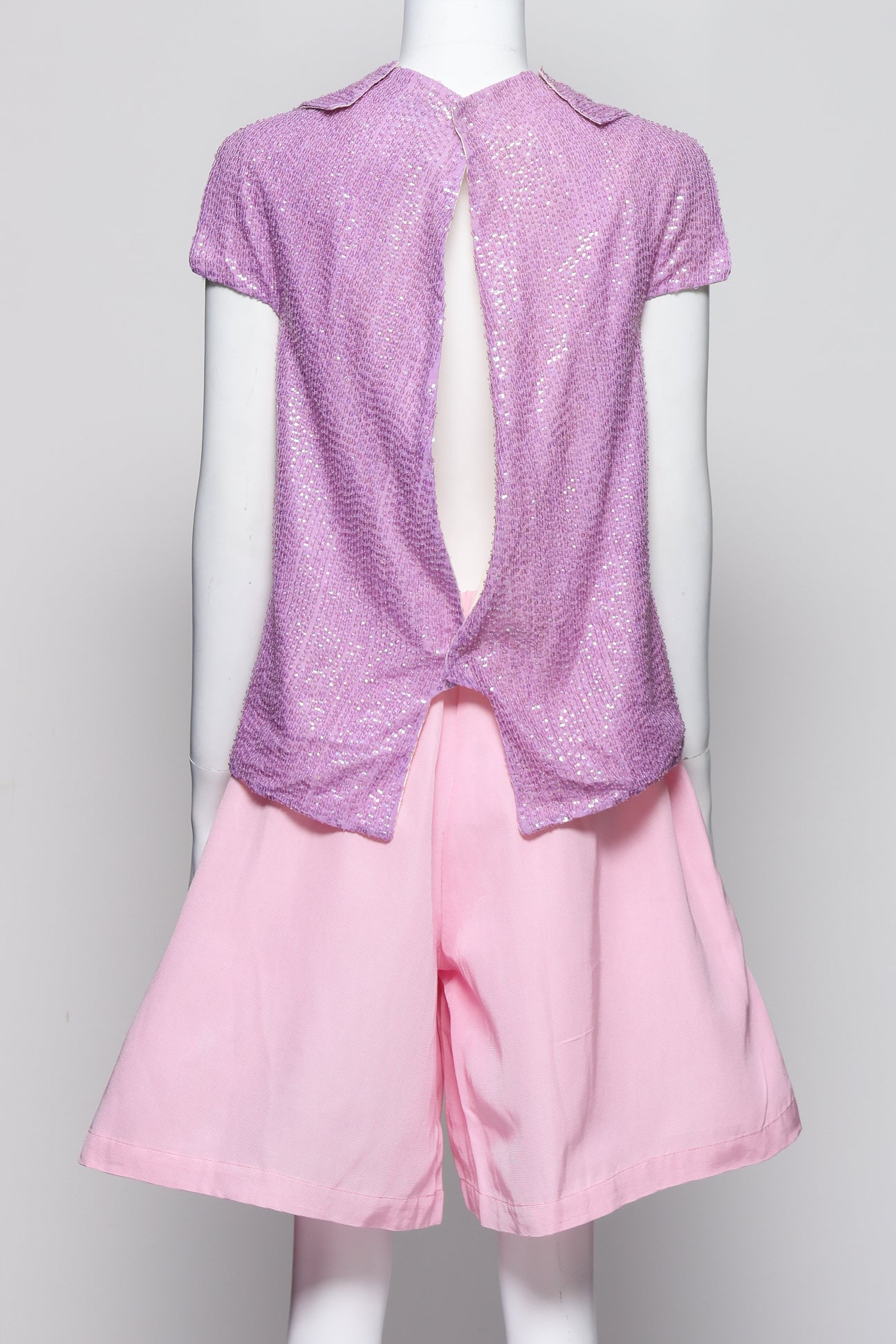 AKIRA – A LILAC BEADED BLOUSE AND PINK SHORTS
